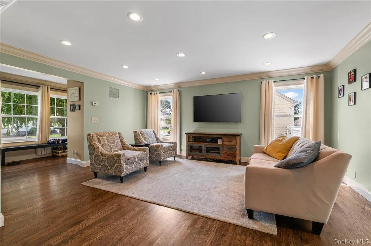 23 Cambridge Avenue, Oyster Bay, NY, 4 Bedrooms Bedrooms, 7 Rooms Rooms,2 BathroomsBathrooms,Residential,For Rent,Cambridge,0,1040473 23 Cambridge Avenue, Oyster Bay, NY, 4 Bedrooms Bedrooms, 7 Rooms Rooms,2 BathroomsBathrooms,Residential,For Rent,Cambridge,0,1040473