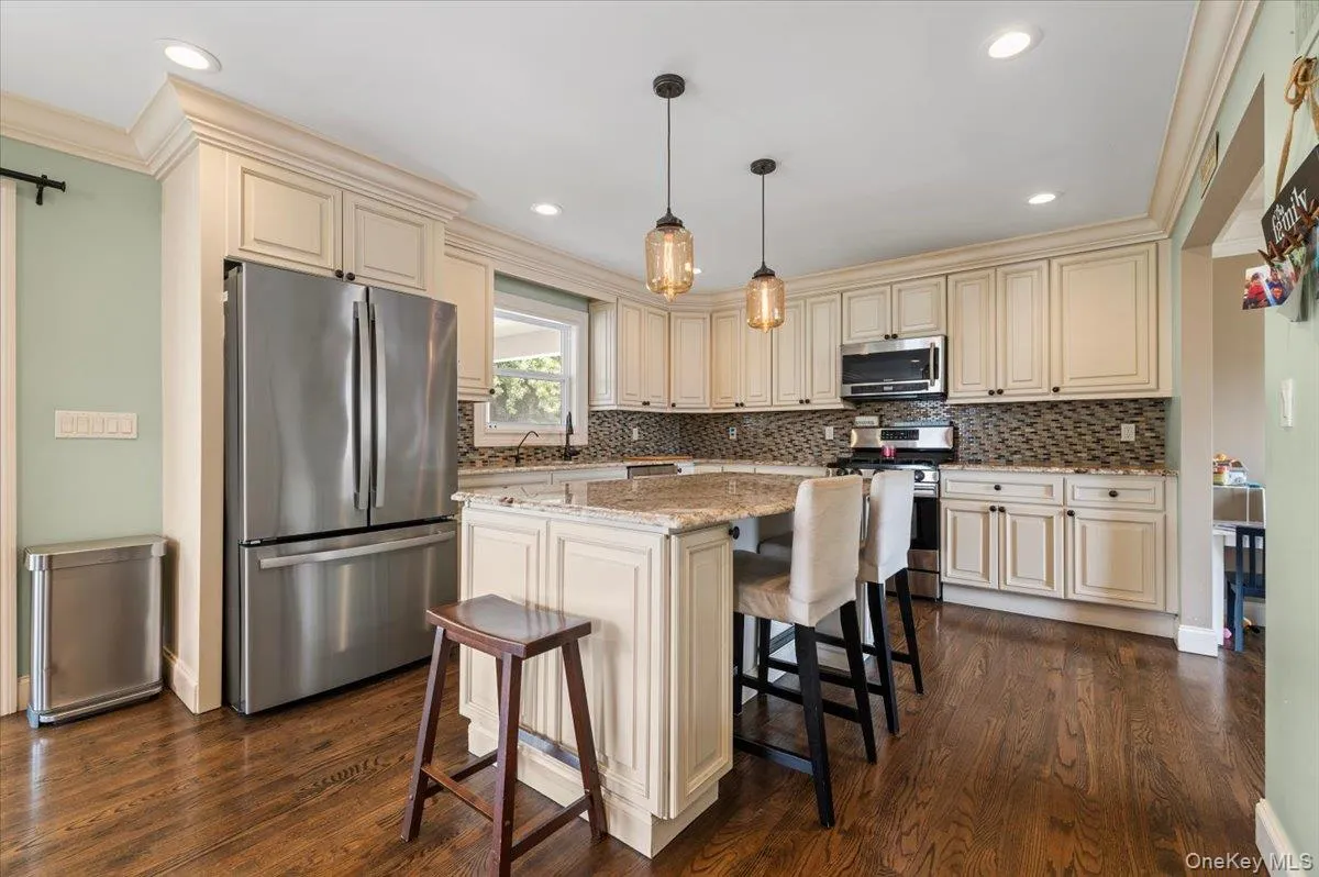 23 Cambridge Avenue, Oyster Bay, NY, 4 Bedrooms Bedrooms, 7 Rooms Rooms,2 BathroomsBathrooms,Residential,For Rent,Cambridge,0,1040473 23 Cambridge Avenue, Oyster Bay, NY, 4 Bedrooms Bedrooms, 7 Rooms Rooms,2 BathroomsBathrooms,Residential,For Rent,Cambridge,0,1040473