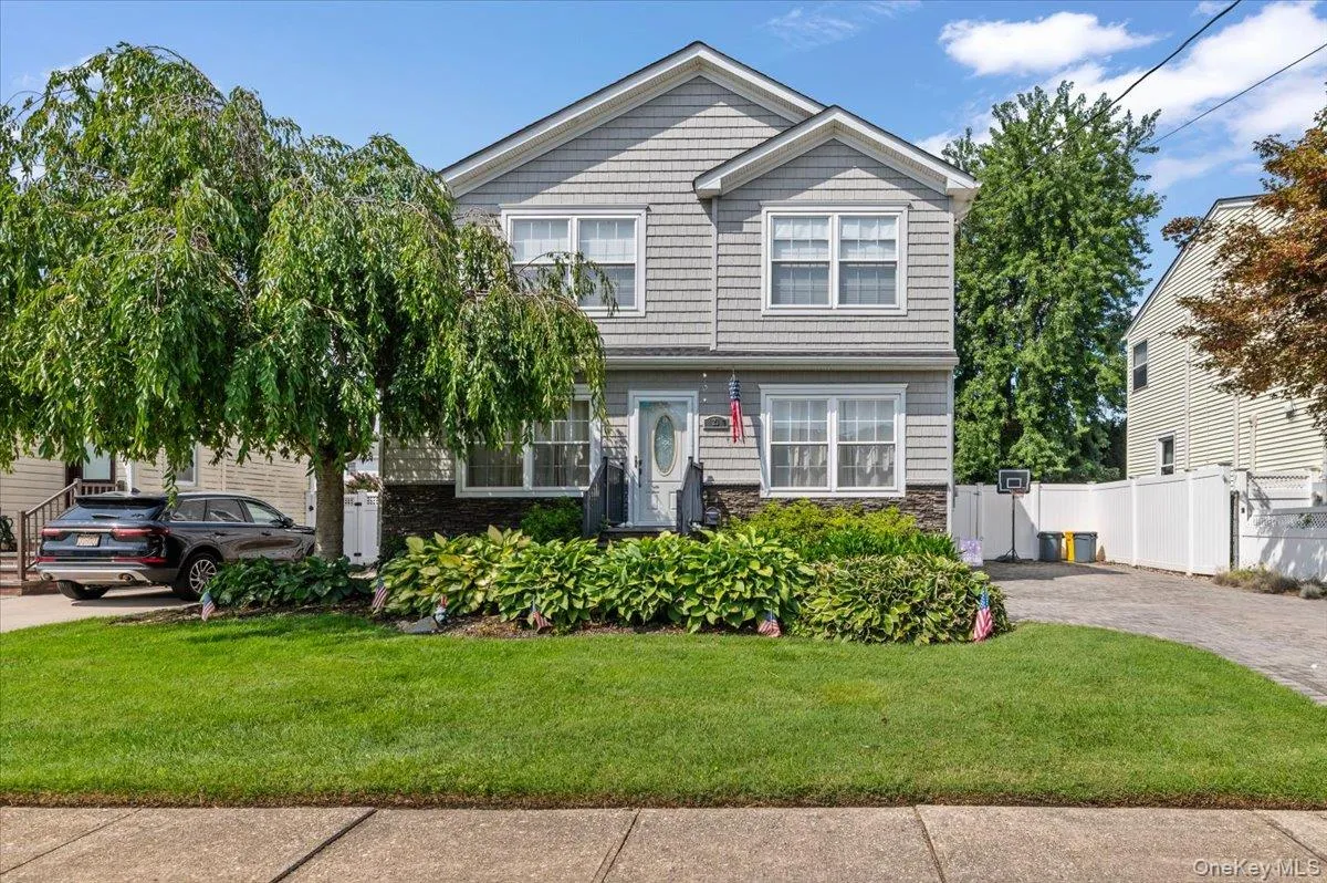 23 Cambridge Avenue, Oyster Bay, NY, 4 Bedrooms Bedrooms, 7 Rooms Rooms,2 BathroomsBathrooms,Residential,For Rent,Cambridge,0,1040473 23 Cambridge Avenue, Oyster Bay, NY, 4 Bedrooms Bedrooms, 7 Rooms Rooms,2 BathroomsBathrooms,Residential,For Rent,Cambridge,0,1040473