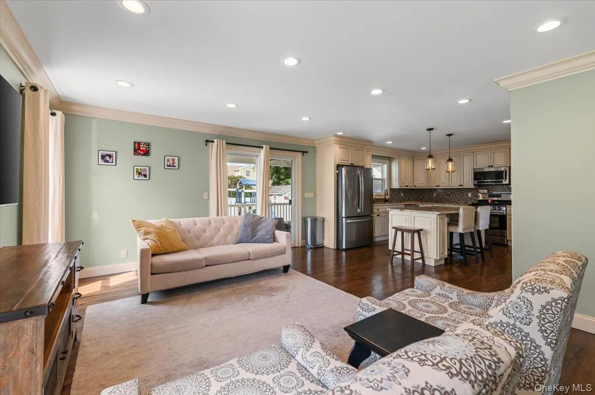 23 Cambridge Avenue, Oyster Bay, NY, 4 Bedrooms Bedrooms, 7 Rooms Rooms,2 BathroomsBathrooms,Residential,For Rent,Cambridge,0,1040473 23 Cambridge Avenue, Oyster Bay, NY, 4 Bedrooms Bedrooms, 7 Rooms Rooms,2 BathroomsBathrooms,Residential,For Rent,Cambridge,0,1040473