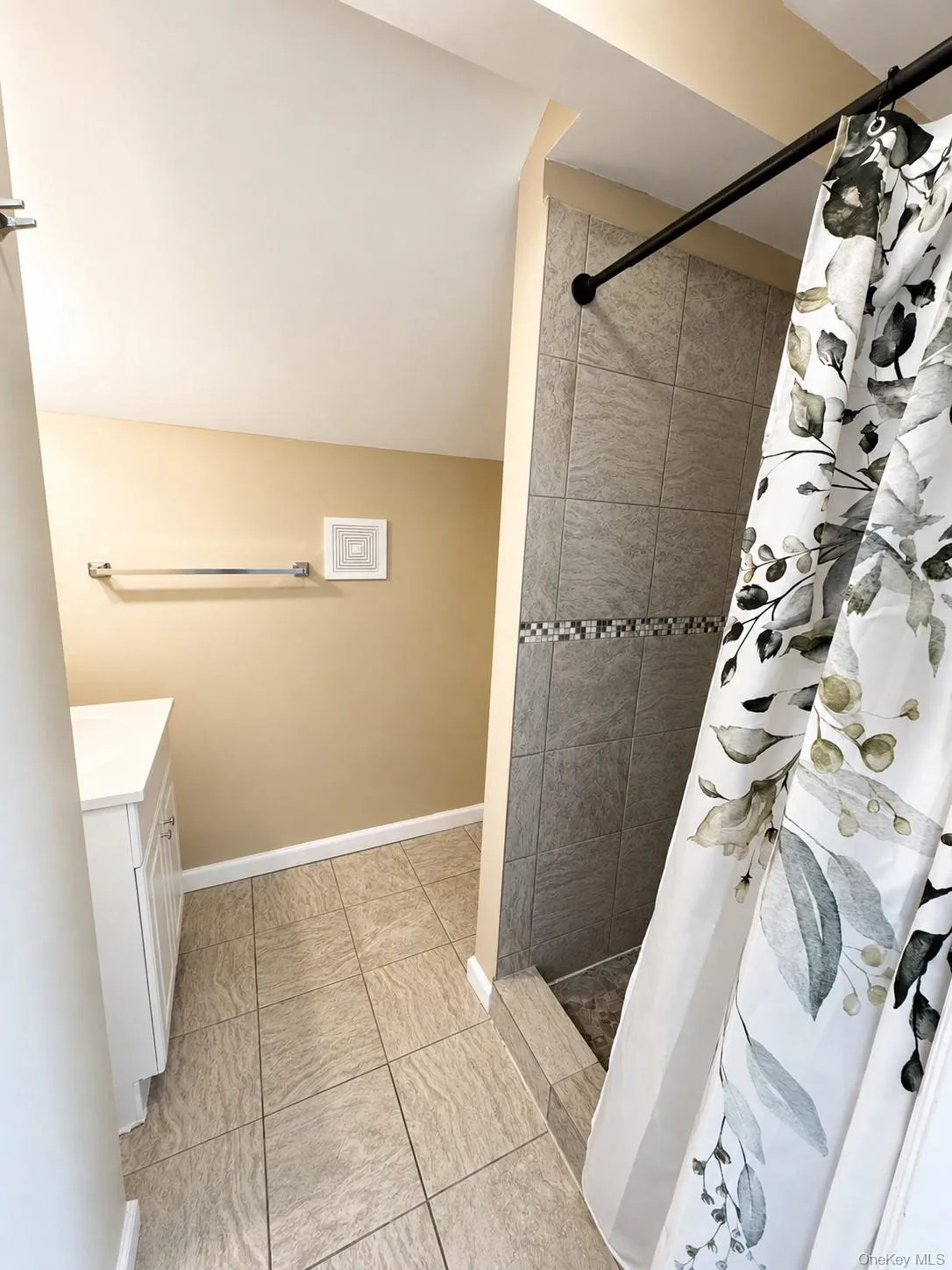 9 Clinton Street, Poughkeepsie, NY, 2 Rooms Rooms,1 BathroomBathrooms,Residential Lease,For Rent,Clinton,0,1040476 9 Clinton Street, Poughkeepsie, NY, 2 Rooms Rooms,1 BathroomBathrooms,Residential Lease,For Rent,Clinton,0,1040476