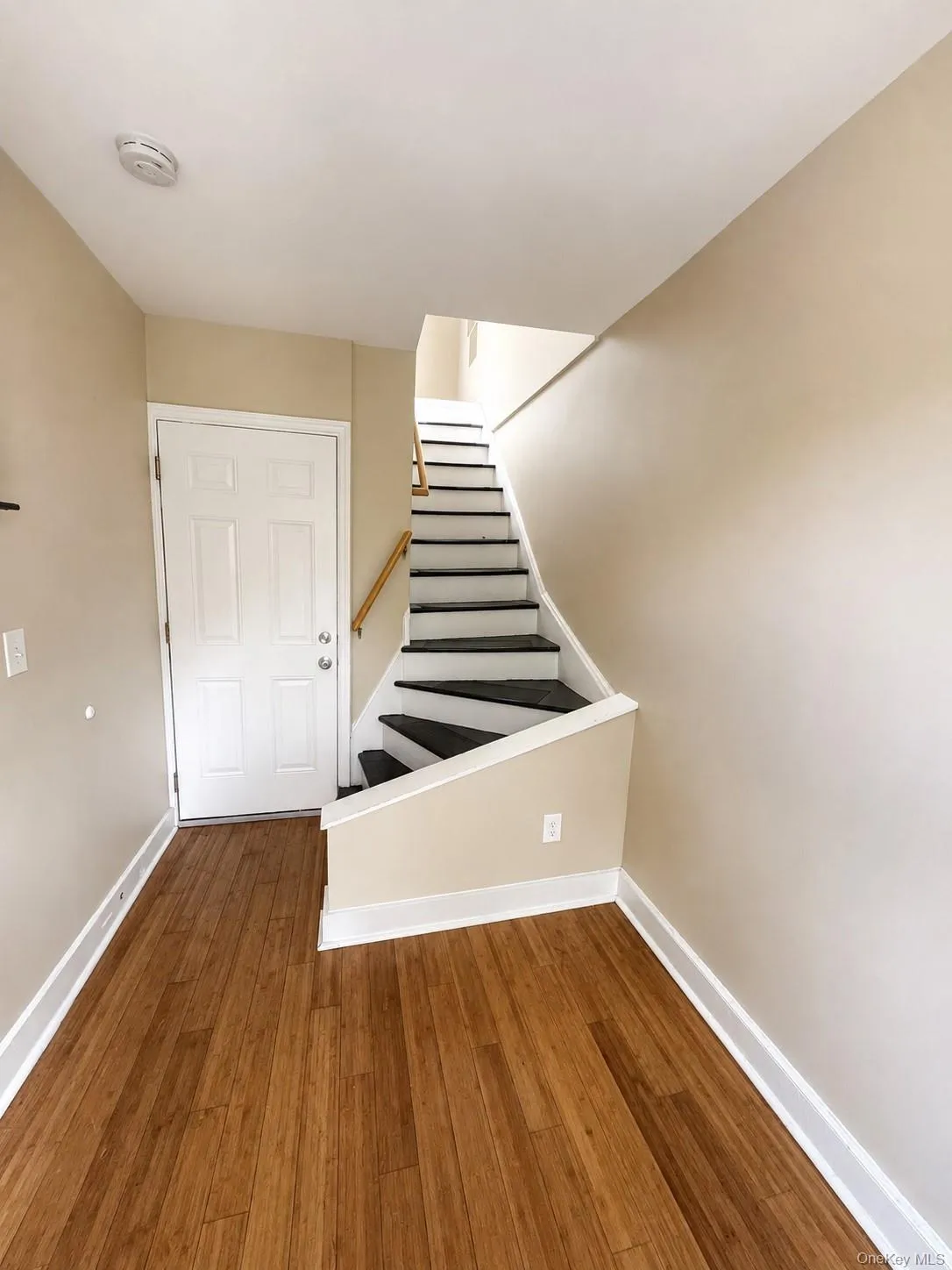 9 Clinton Street, Poughkeepsie, NY, 2 Rooms Rooms,1 BathroomBathrooms,Residential Lease,For Rent,Clinton,0,1040476 9 Clinton Street, Poughkeepsie, NY, 2 Rooms Rooms,1 BathroomBathrooms,Residential Lease,For Rent,Clinton,0,1040476
