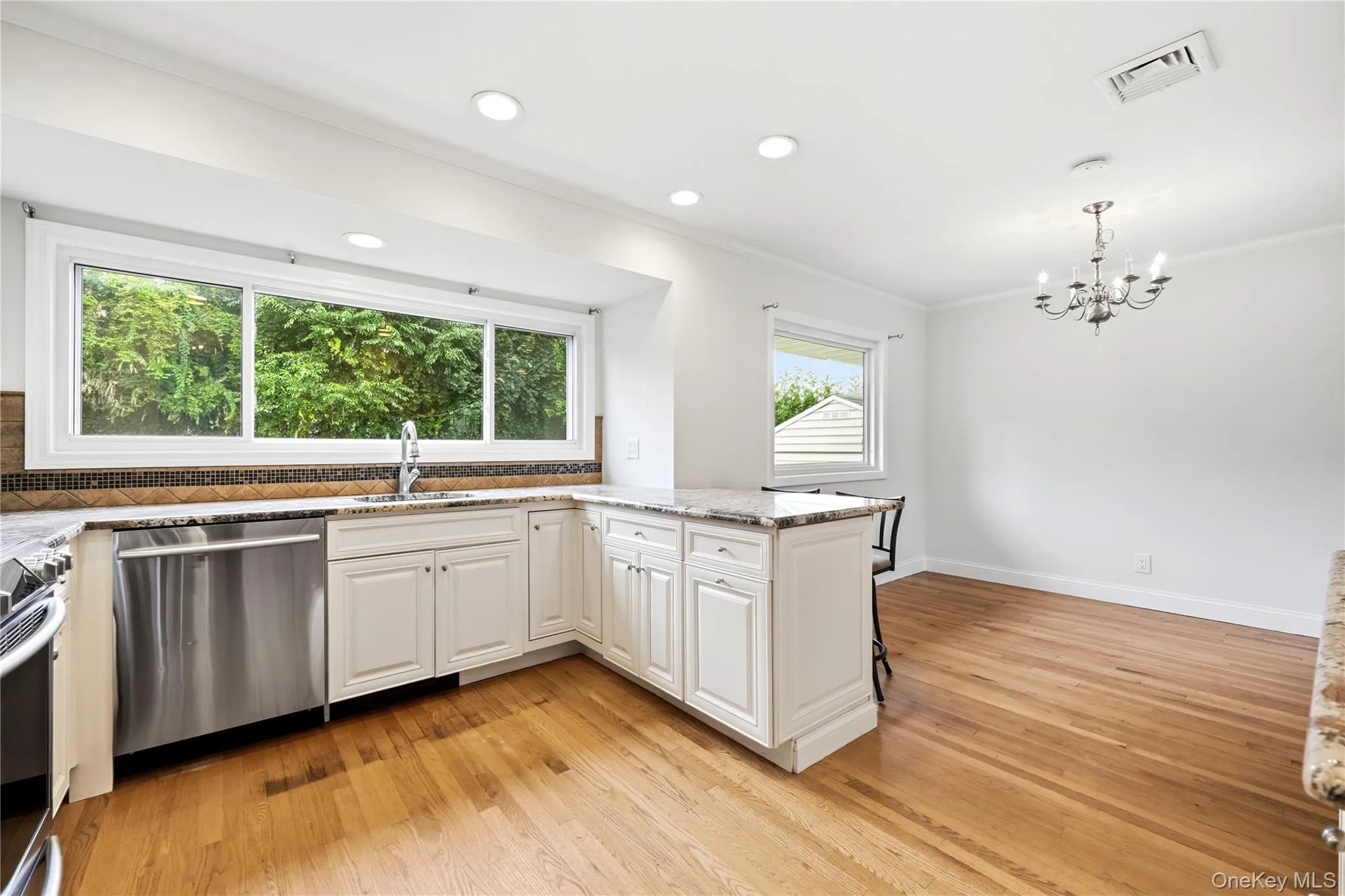 14 Oak Drive, Oyster Bay, NY, 3 Bedrooms Bedrooms, 6 Rooms Rooms,1 BathroomBathrooms,Residential Lease,For Rent,Oak,0,1040477 14 Oak Drive, Oyster Bay, NY, 3 Bedrooms Bedrooms, 6 Rooms Rooms,1 BathroomBathrooms,Residential Lease,For Rent,Oak,0,1040477