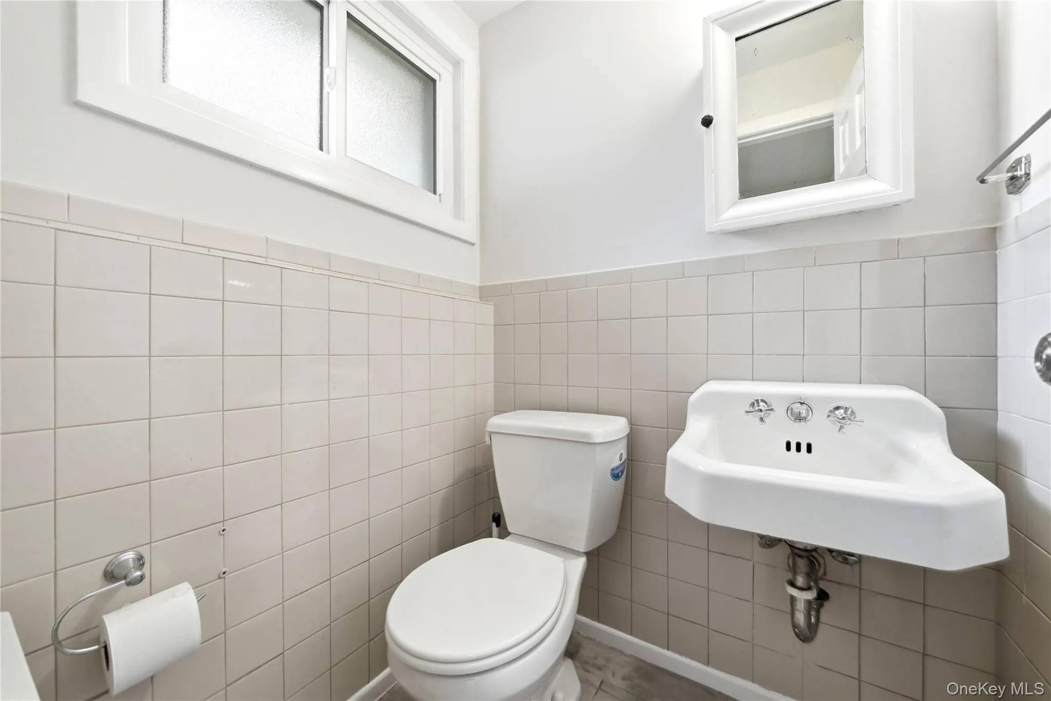 14 Oak Drive, Oyster Bay, NY, 3 Bedrooms Bedrooms, 6 Rooms Rooms,1 BathroomBathrooms,Residential Lease,For Rent,Oak,0,1040477 14 Oak Drive, Oyster Bay, NY, 3 Bedrooms Bedrooms, 6 Rooms Rooms,1 BathroomBathrooms,Residential Lease,For Rent,Oak,0,1040477