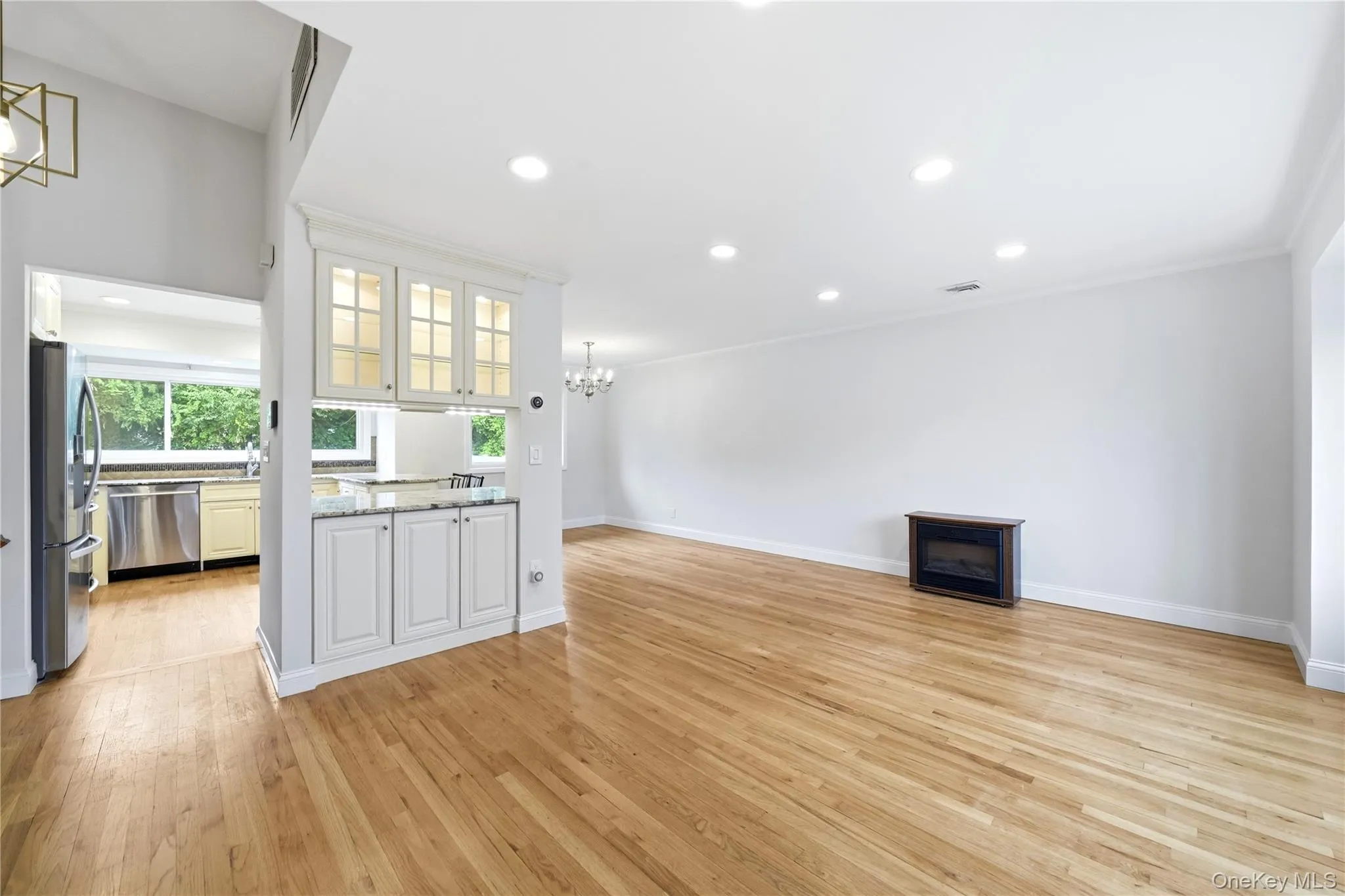 14 Oak Drive, Oyster Bay, NY, 3 Bedrooms Bedrooms, 6 Rooms Rooms,1 BathroomBathrooms,Residential Lease,For Rent,Oak,0,1040477 14 Oak Drive, Oyster Bay, NY, 3 Bedrooms Bedrooms, 6 Rooms Rooms,1 BathroomBathrooms,Residential Lease,For Rent,Oak,0,1040477