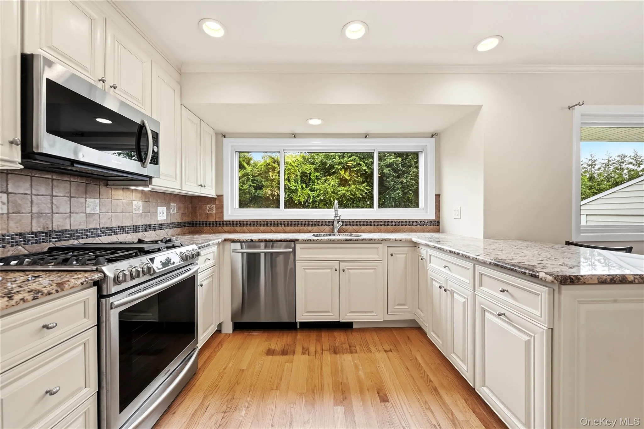 14 Oak Drive, Oyster Bay, NY, 3 Bedrooms Bedrooms, 6 Rooms Rooms,1 BathroomBathrooms,Residential Lease,For Rent,Oak,0,1040477 14 Oak Drive, Oyster Bay, NY, 3 Bedrooms Bedrooms, 6 Rooms Rooms,1 BathroomBathrooms,Residential Lease,For Rent,Oak,0,1040477