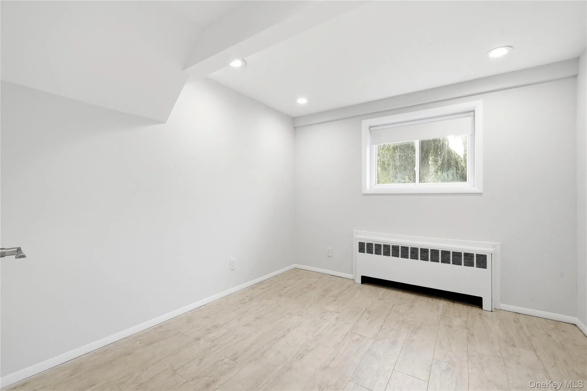 14 Oak Drive, Oyster Bay, NY, 3 Bedrooms Bedrooms, 6 Rooms Rooms,1 BathroomBathrooms,Residential Lease,For Rent,Oak,0,1040477 14 Oak Drive, Oyster Bay, NY, 3 Bedrooms Bedrooms, 6 Rooms Rooms,1 BathroomBathrooms,Residential Lease,For Rent,Oak,0,1040477
