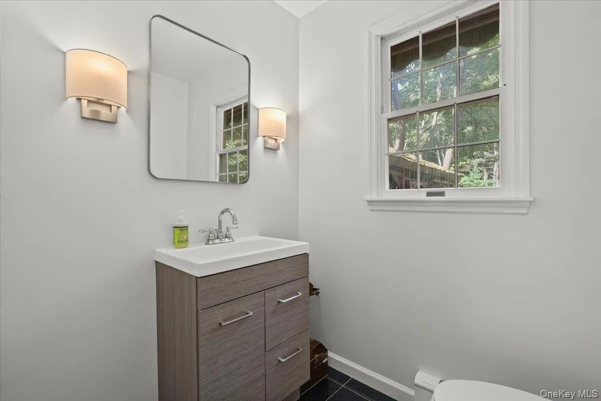 Renovated 1/2 Bath Renovated 1/2 Bath