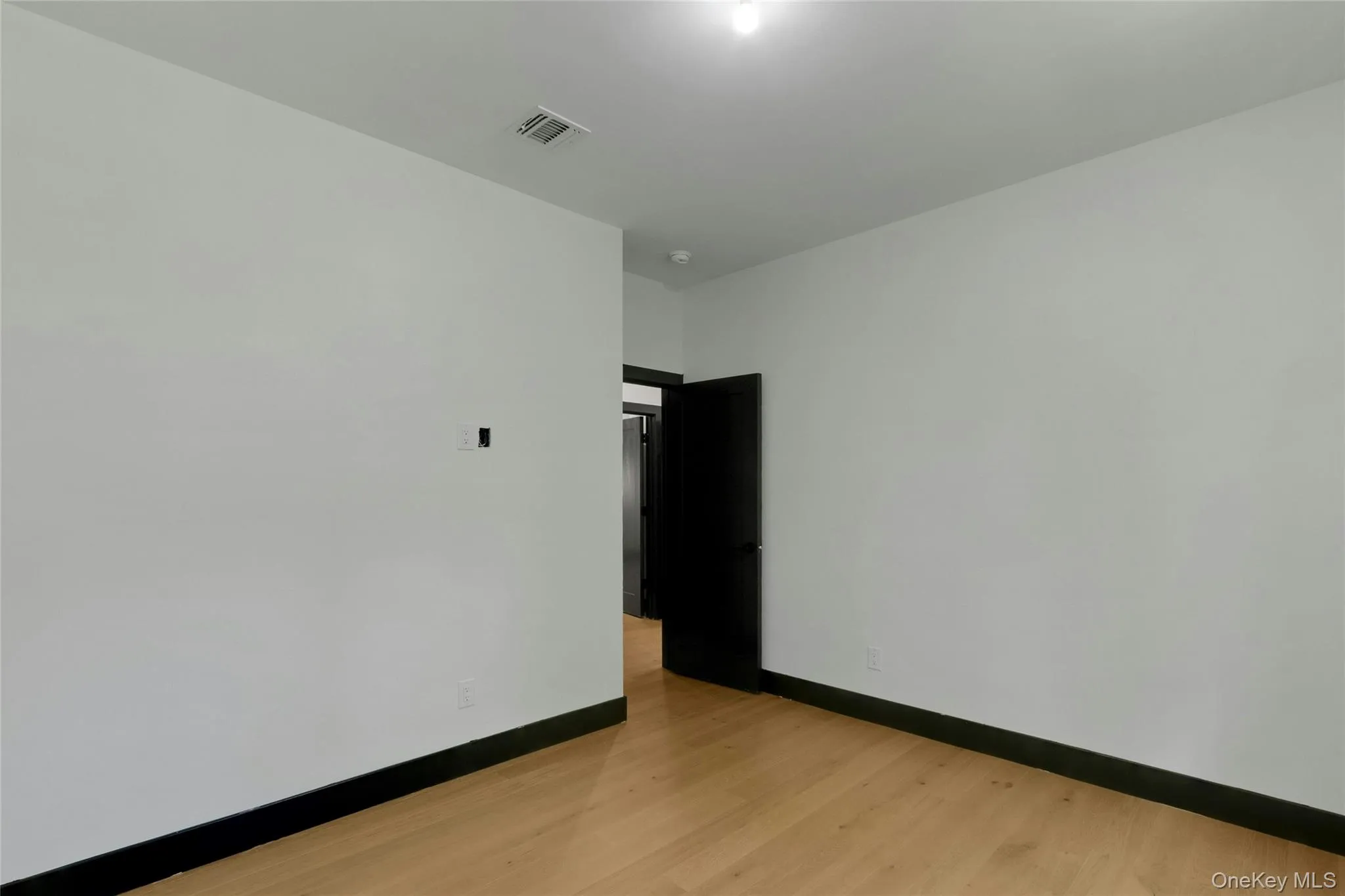 2ND BEDROOM 2ND BEDROOM