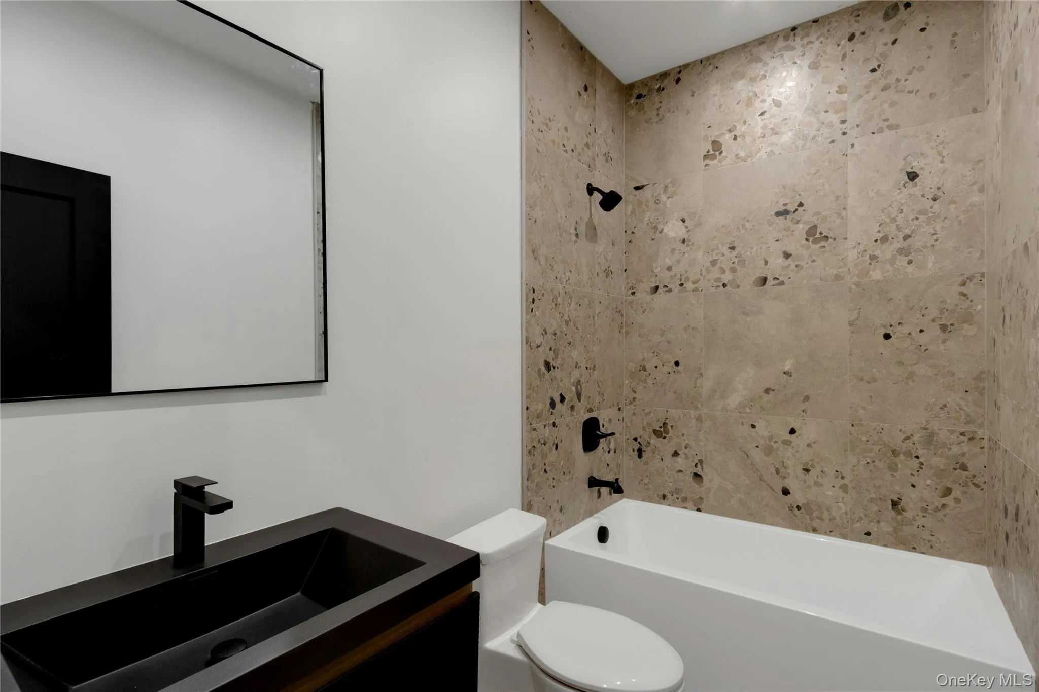 FULL BATHROOM FULL BATHROOM