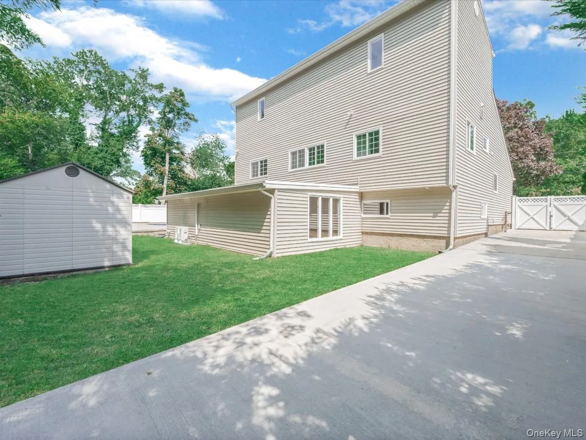 250 Lakeshore Boulevard, Oyster Bay, NY, 5 Bedrooms Bedrooms, 17 Rooms Rooms,3 BathroomsBathrooms,Residential,For Rent,Lakeshore,0,1040494 250 Lakeshore Boulevard, Oyster Bay, NY, 5 Bedrooms Bedrooms, 17 Rooms Rooms,3 BathroomsBathrooms,Residential,For Rent,Lakeshore,0,1040494