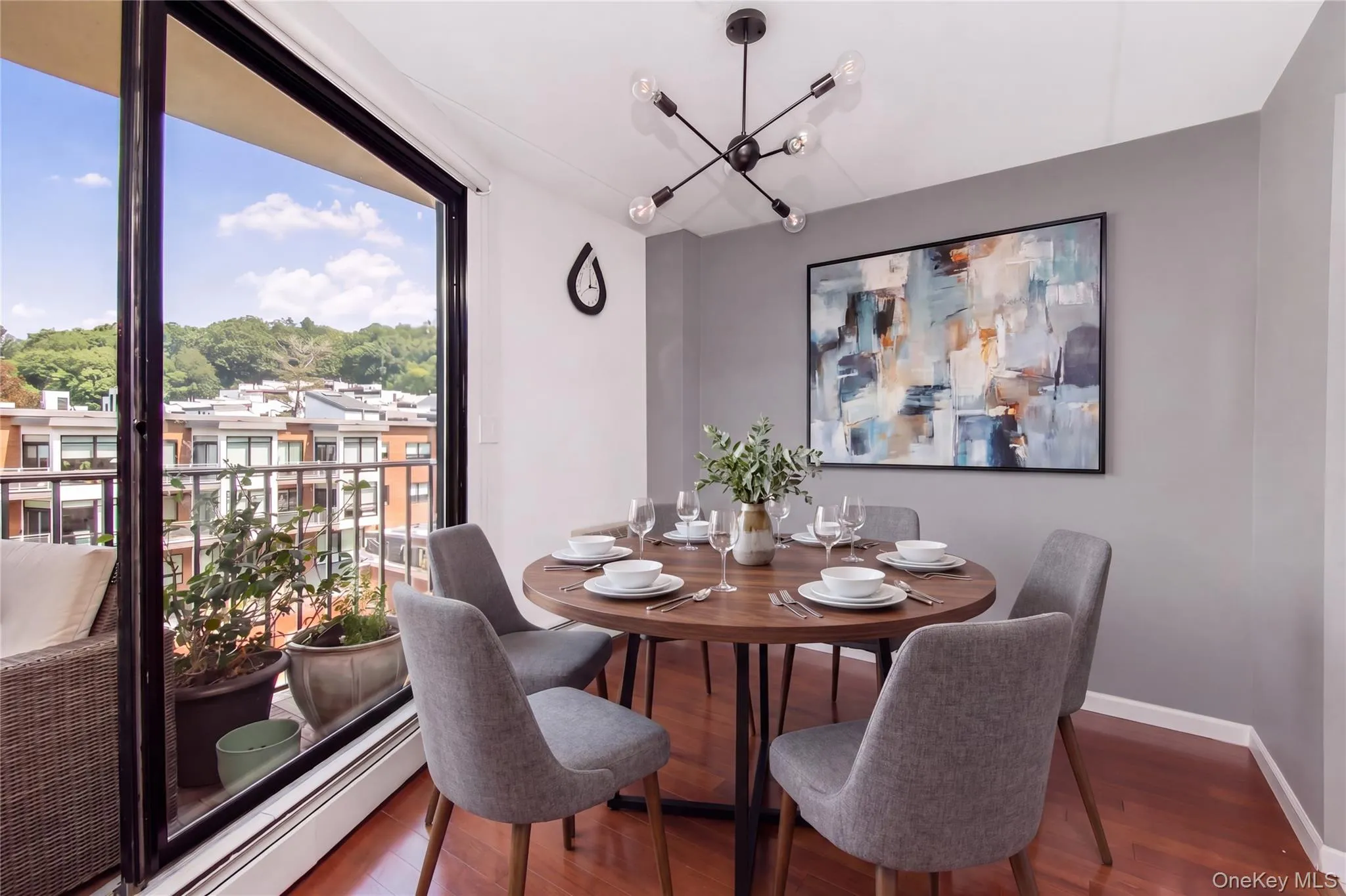 Virtually Staged Dining Area Virtually Staged Dining Area