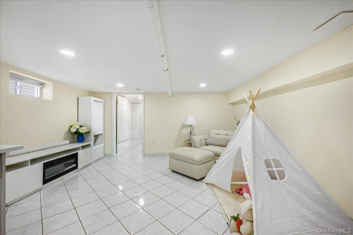 244-37 89th Avenue, New York, NY, 3 Bedrooms Bedrooms, 8 Rooms Rooms,1 BathroomBathrooms,Residential,For Rent,89th,0,1040510 244-37 89th Avenue, New York, NY, 3 Bedrooms Bedrooms, 8 Rooms Rooms,1 BathroomBathrooms,Residential,For Rent,89th,0,1040510