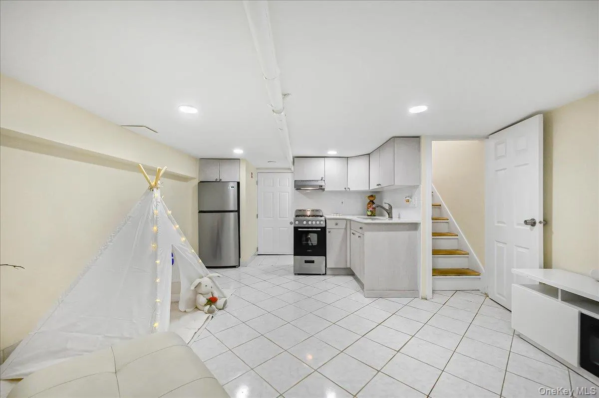 244-37 89th Avenue, New York, NY, 3 Bedrooms Bedrooms, 8 Rooms Rooms,1 BathroomBathrooms,Residential,For Rent,89th,0,1040510 244-37 89th Avenue, New York, NY, 3 Bedrooms Bedrooms, 8 Rooms Rooms,1 BathroomBathrooms,Residential,For Rent,89th,0,1040510