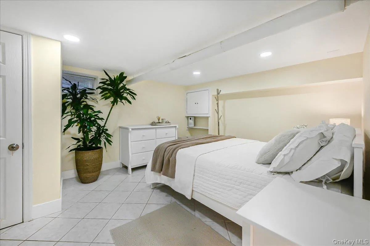244-37 89th Avenue, New York, NY, 3 Bedrooms Bedrooms, 8 Rooms Rooms,1 BathroomBathrooms,Residential,For Rent,89th,0,1040510 244-37 89th Avenue, New York, NY, 3 Bedrooms Bedrooms, 8 Rooms Rooms,1 BathroomBathrooms,Residential,For Rent,89th,0,1040510