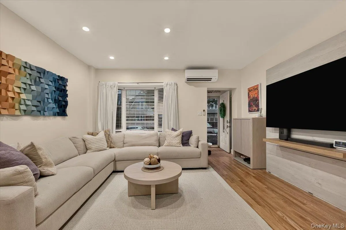 244-37 89th Avenue, New York, NY, 3 Bedrooms Bedrooms, 8 Rooms Rooms,1 BathroomBathrooms,Residential,For Rent,89th,0,1040510 244-37 89th Avenue, New York, NY, 3 Bedrooms Bedrooms, 8 Rooms Rooms,1 BathroomBathrooms,Residential,For Rent,89th,0,1040510