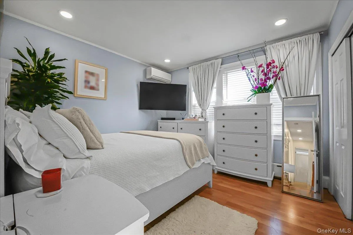 244-37 89th Avenue, New York, NY, 3 Bedrooms Bedrooms, 8 Rooms Rooms,1 BathroomBathrooms,Residential,For Rent,89th,0,1040510 244-37 89th Avenue, New York, NY, 3 Bedrooms Bedrooms, 8 Rooms Rooms,1 BathroomBathrooms,Residential,For Rent,89th,0,1040510