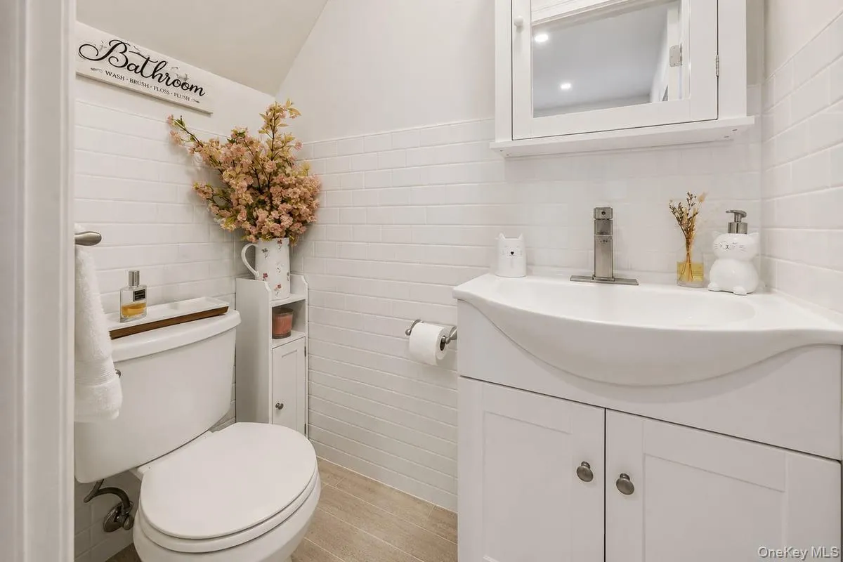 244-37 89th Avenue, New York, NY, 3 Bedrooms Bedrooms, 8 Rooms Rooms,1 BathroomBathrooms,Residential,For Rent,89th,0,1040510 244-37 89th Avenue, New York, NY, 3 Bedrooms Bedrooms, 8 Rooms Rooms,1 BathroomBathrooms,Residential,For Rent,89th,0,1040510