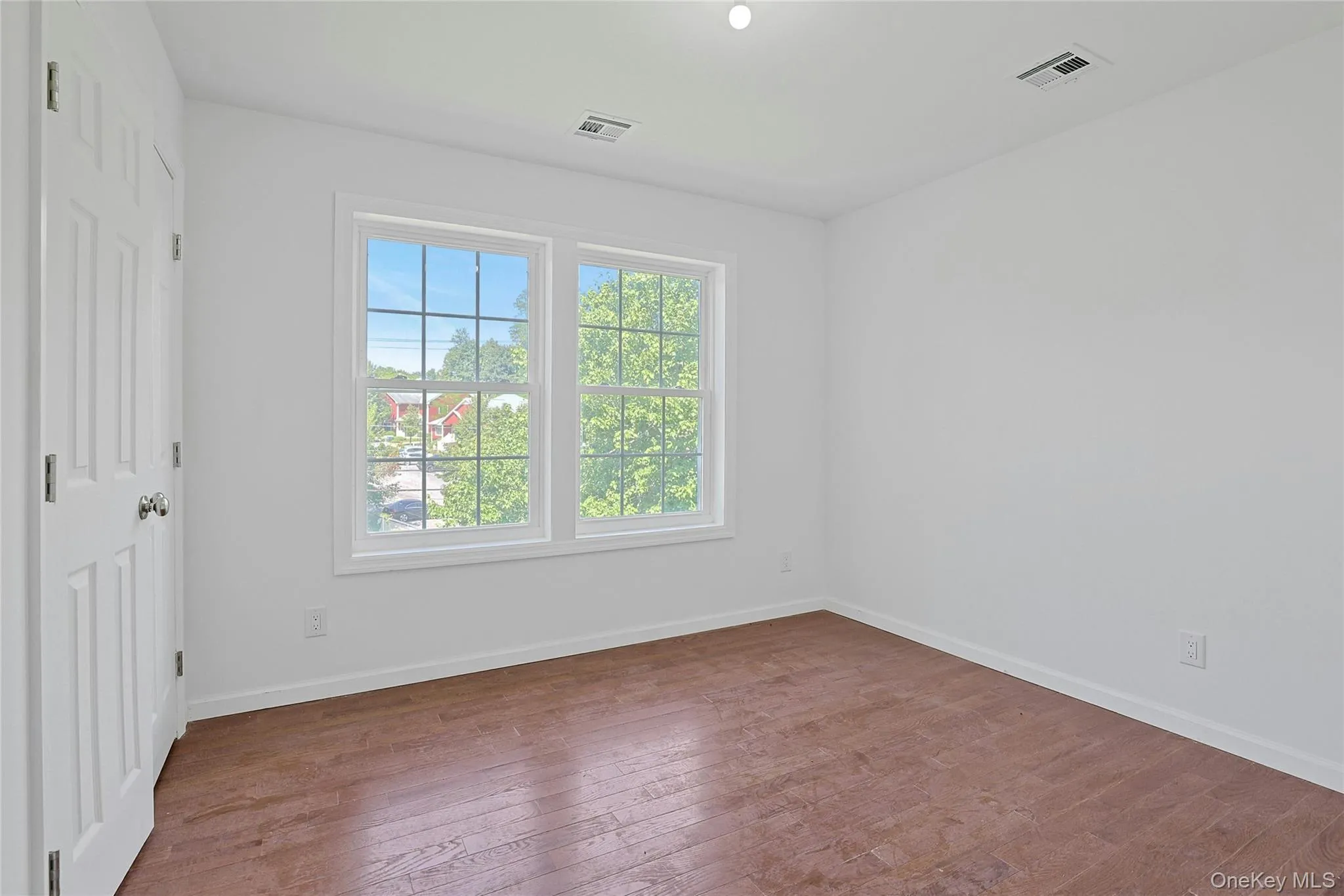 15 Waldron Avenue, Clarkstown, NY, 7 Bedrooms Bedrooms, 10 Rooms Rooms,5 BathroomsBathrooms,Residential Lease,For Rent,Waldron,0,1040511 15 Waldron Avenue, Clarkstown, NY, 7 Bedrooms Bedrooms, 10 Rooms Rooms,5 BathroomsBathrooms,Residential Lease,For Rent,Waldron,0,1040511