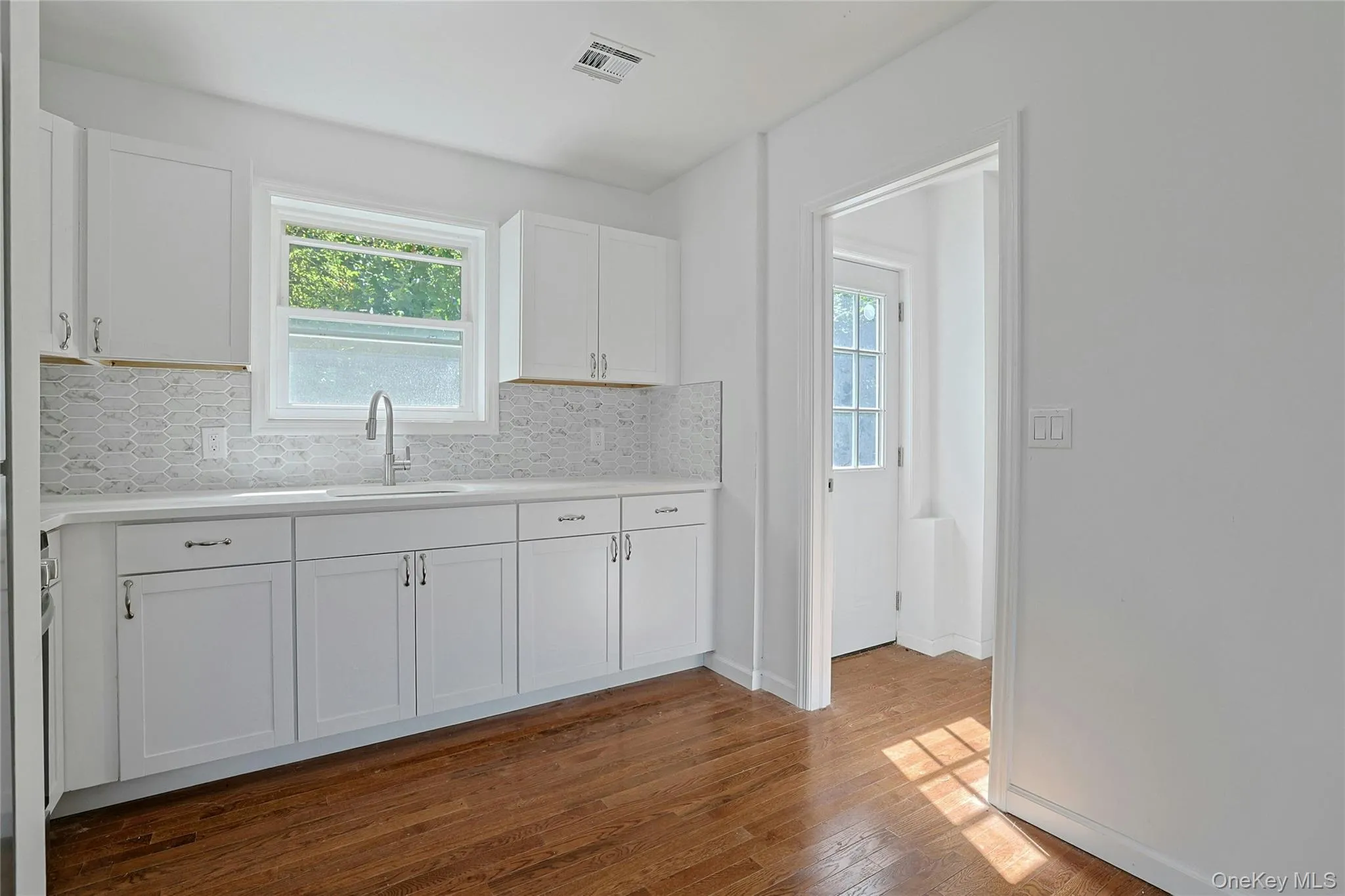 15 Waldron Avenue, Clarkstown, NY, 7 Bedrooms Bedrooms, 10 Rooms Rooms,5 BathroomsBathrooms,Residential Lease,For Rent,Waldron,0,1040511 15 Waldron Avenue, Clarkstown, NY, 7 Bedrooms Bedrooms, 10 Rooms Rooms,5 BathroomsBathrooms,Residential Lease,For Rent,Waldron,0,1040511