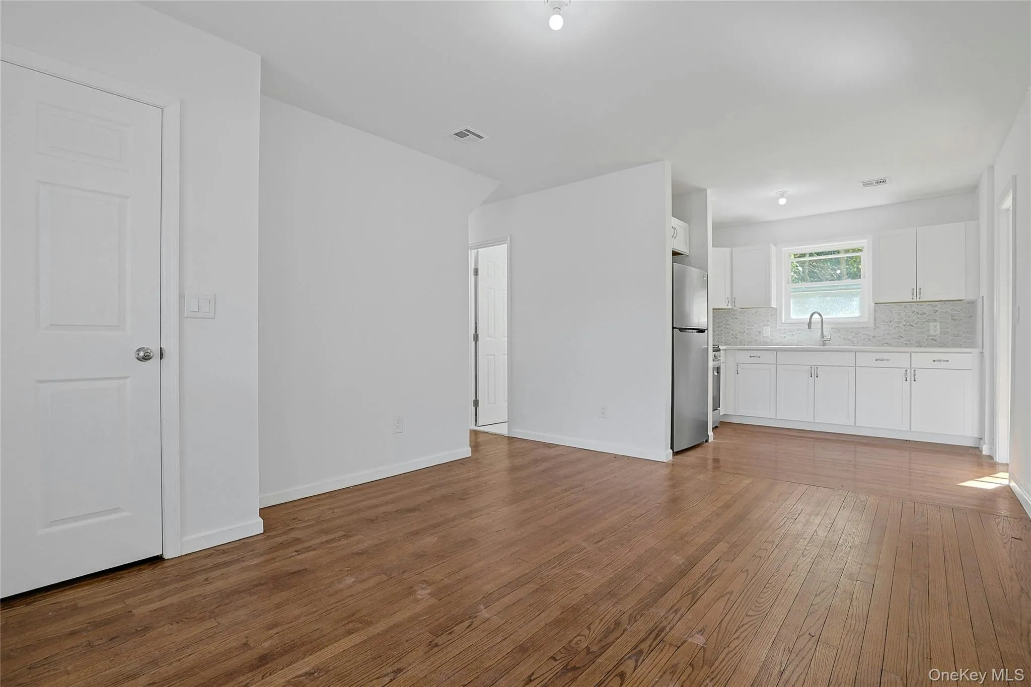 15 Waldron Avenue, Clarkstown, NY, 7 Bedrooms Bedrooms, 10 Rooms Rooms,5 BathroomsBathrooms,Residential Lease,For Rent,Waldron,0,1040511 15 Waldron Avenue, Clarkstown, NY, 7 Bedrooms Bedrooms, 10 Rooms Rooms,5 BathroomsBathrooms,Residential Lease,For Rent,Waldron,0,1040511