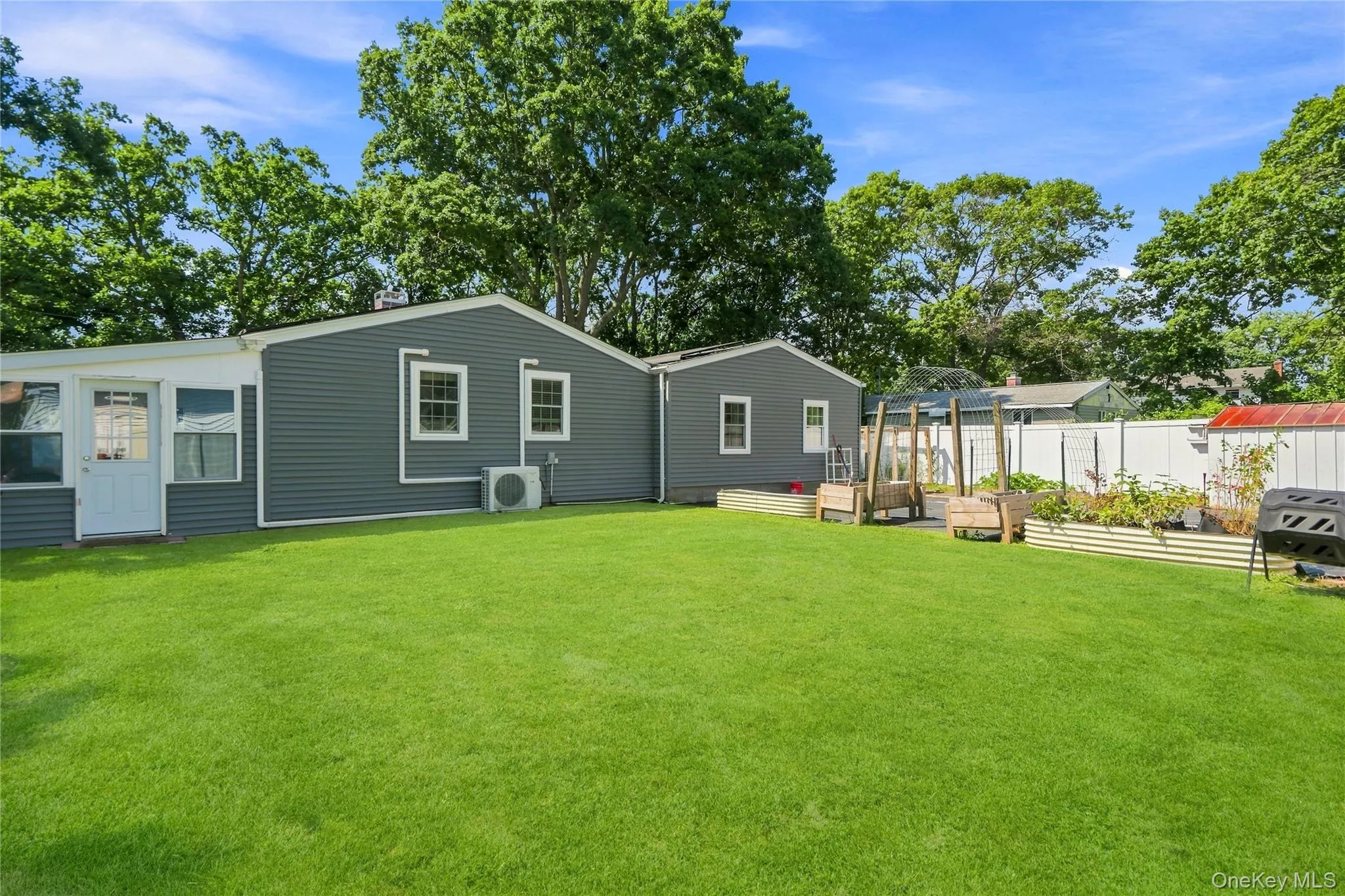 91 Spruce Avenue, Islip, NY, 4 Bedrooms Bedrooms, 8 Rooms Rooms,2 BathroomsBathrooms,Residential,For Rent,Spruce,0,1040513 91 Spruce Avenue, Islip, NY, 4 Bedrooms Bedrooms, 8 Rooms Rooms,2 BathroomsBathrooms,Residential,For Rent,Spruce,0,1040513