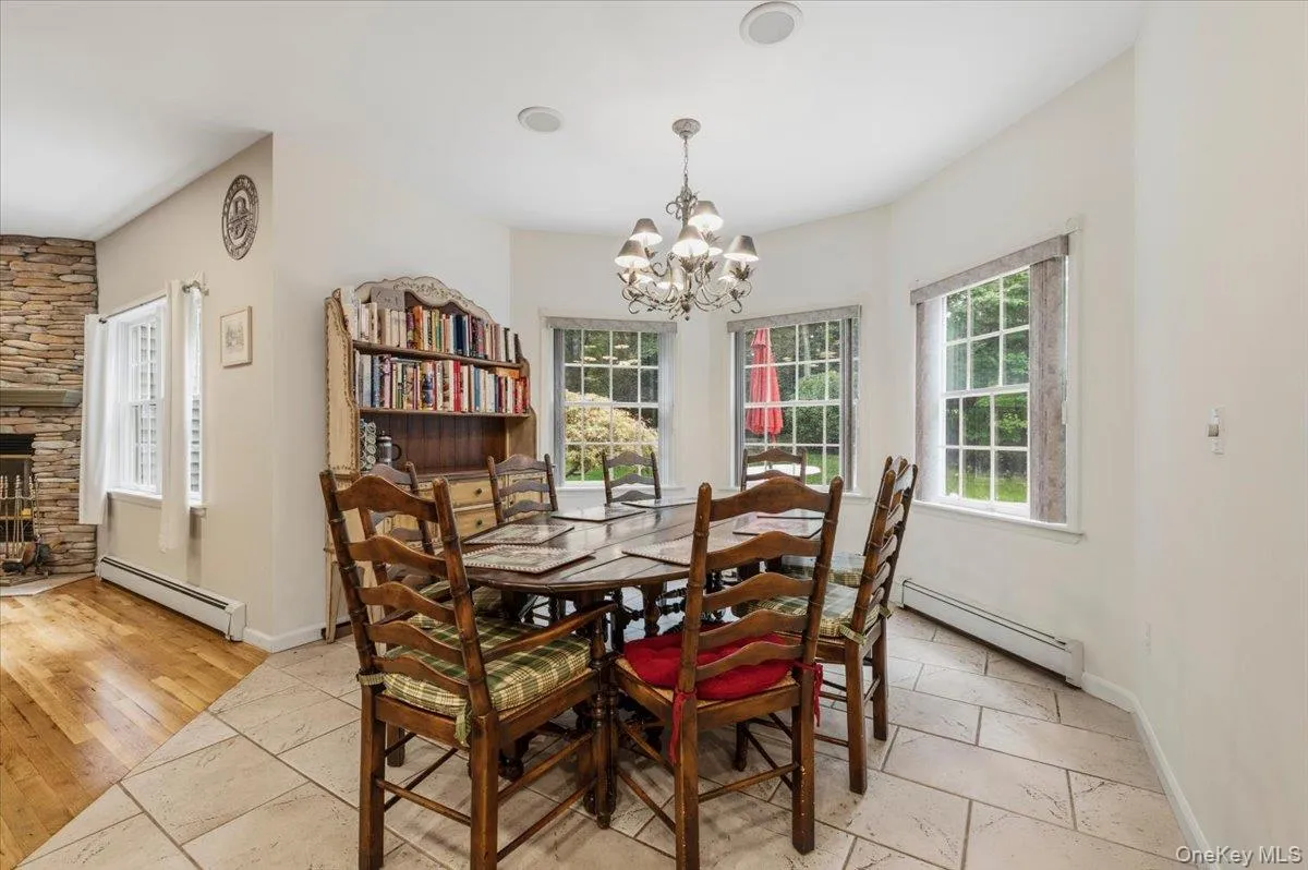 Breakfast Nook/Eat In Kitchen Breakfast Nook/Eat In Kitchen