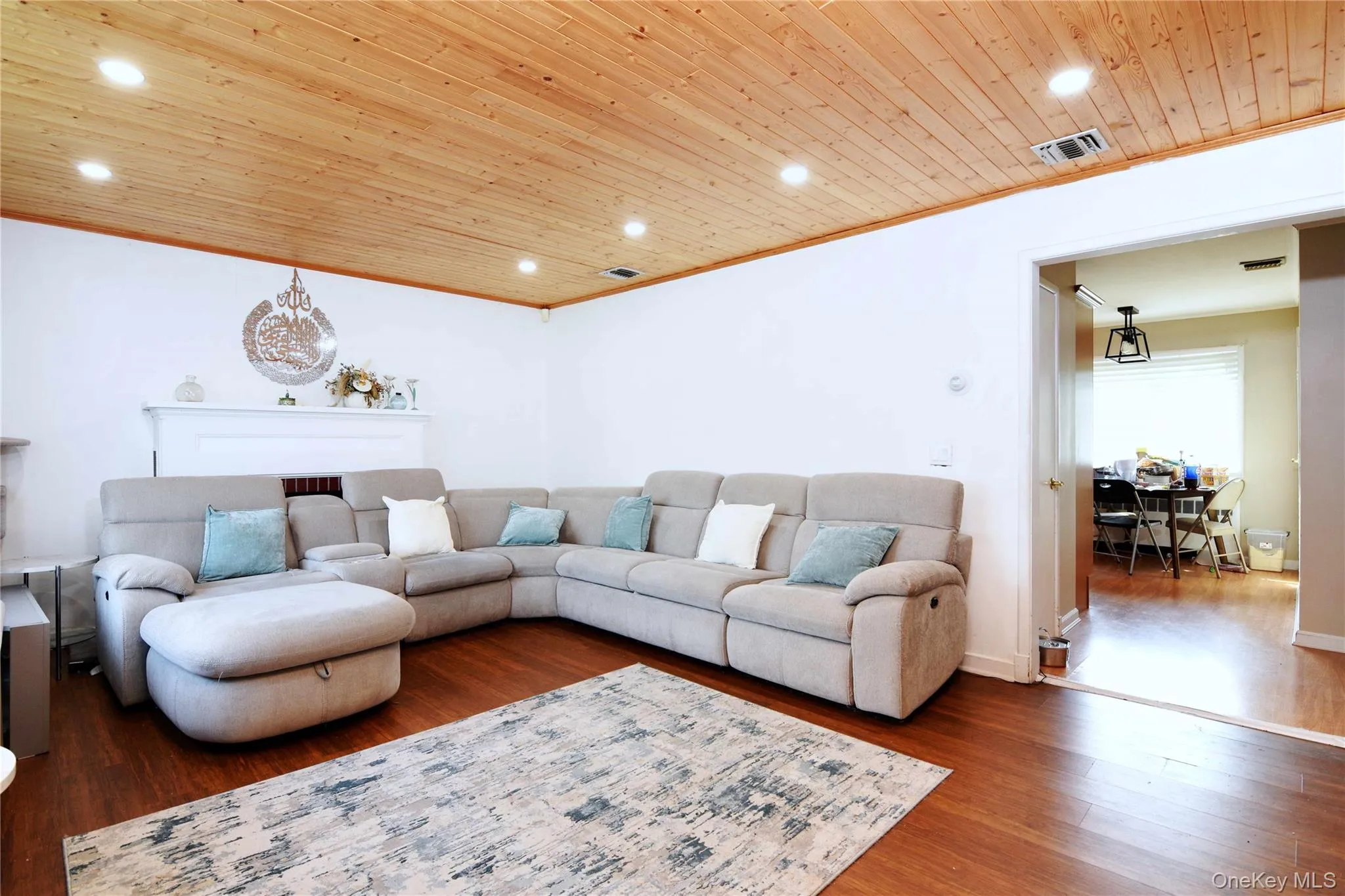 Hardwood floors with fireplace Hardwood floors with fireplace