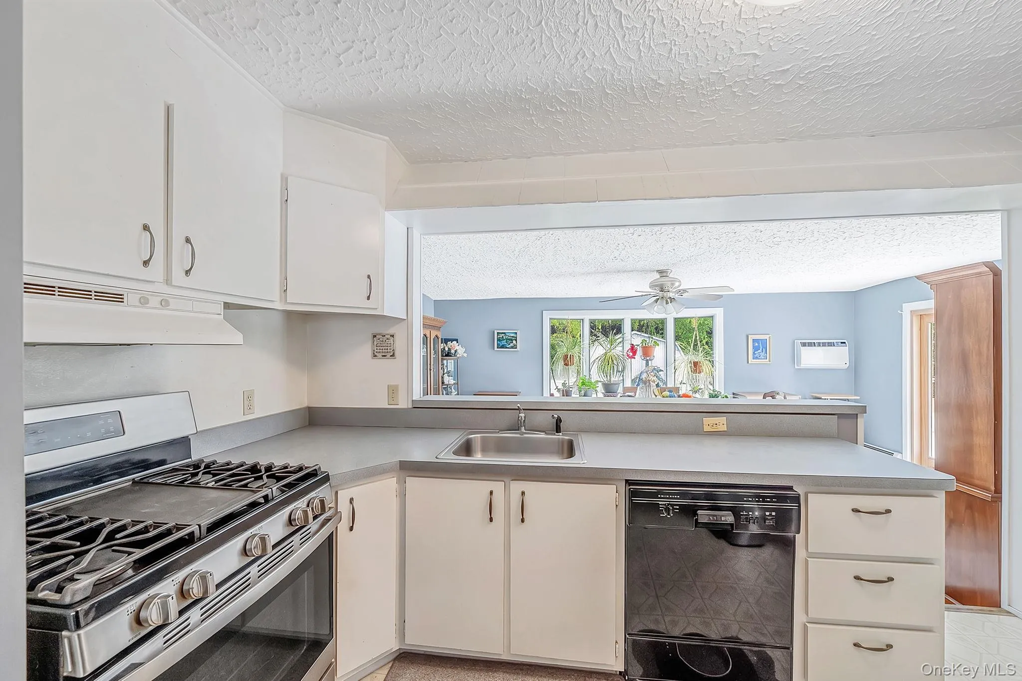 92 Parkhill Avenue, Oyster Bay, NY, 3 Bedrooms Bedrooms, 6 Rooms Rooms,1 BathroomBathrooms,Residential,For Rent,Parkhill,0,1040539 92 Parkhill Avenue, Oyster Bay, NY, 3 Bedrooms Bedrooms, 6 Rooms Rooms,1 BathroomBathrooms,Residential,For Rent,Parkhill,0,1040539