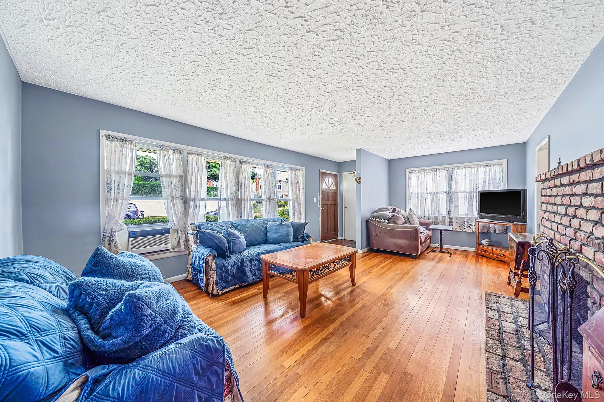 92 Parkhill Avenue, Oyster Bay, NY, 3 Bedrooms Bedrooms, 6 Rooms Rooms,1 BathroomBathrooms,Residential,For Rent,Parkhill,0,1040539 92 Parkhill Avenue, Oyster Bay, NY, 3 Bedrooms Bedrooms, 6 Rooms Rooms,1 BathroomBathrooms,Residential,For Rent,Parkhill,0,1040539