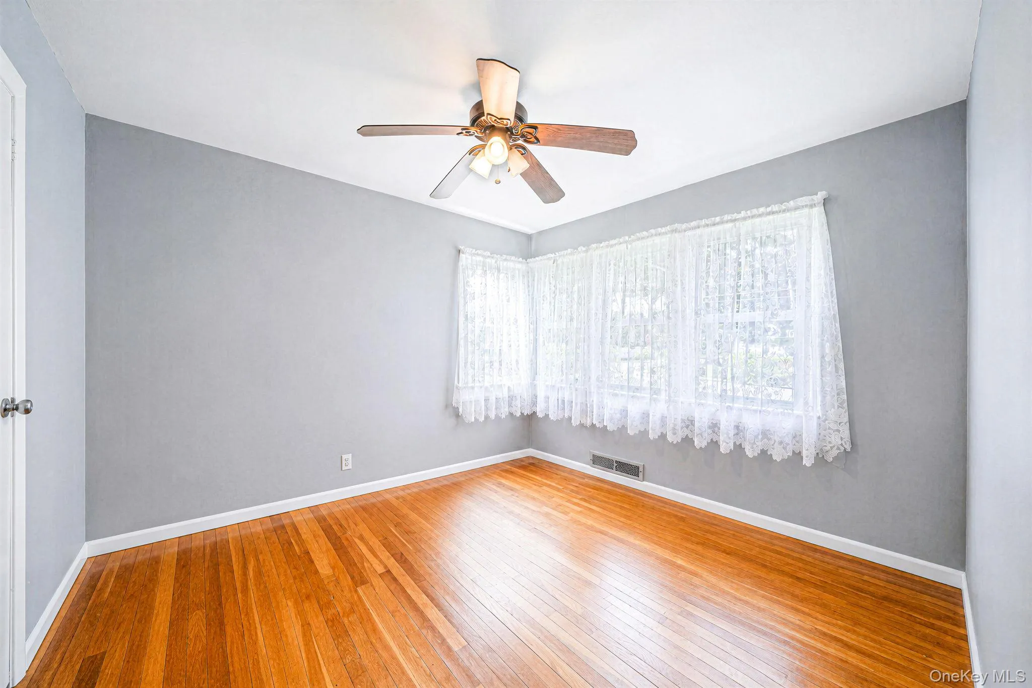 92 Parkhill Avenue, Oyster Bay, NY, 3 Bedrooms Bedrooms, 6 Rooms Rooms,1 BathroomBathrooms,Residential,For Rent,Parkhill,0,1040539 92 Parkhill Avenue, Oyster Bay, NY, 3 Bedrooms Bedrooms, 6 Rooms Rooms,1 BathroomBathrooms,Residential,For Rent,Parkhill,0,1040539
