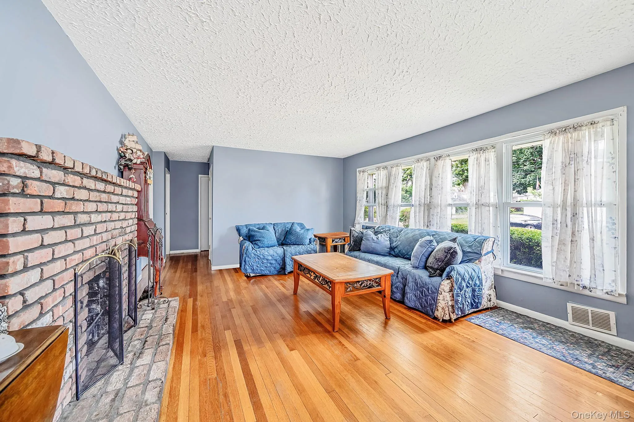92 Parkhill Avenue, Oyster Bay, NY, 3 Bedrooms Bedrooms, 6 Rooms Rooms,1 BathroomBathrooms,Residential,For Rent,Parkhill,0,1040539 92 Parkhill Avenue, Oyster Bay, NY, 3 Bedrooms Bedrooms, 6 Rooms Rooms,1 BathroomBathrooms,Residential,For Rent,Parkhill,0,1040539
