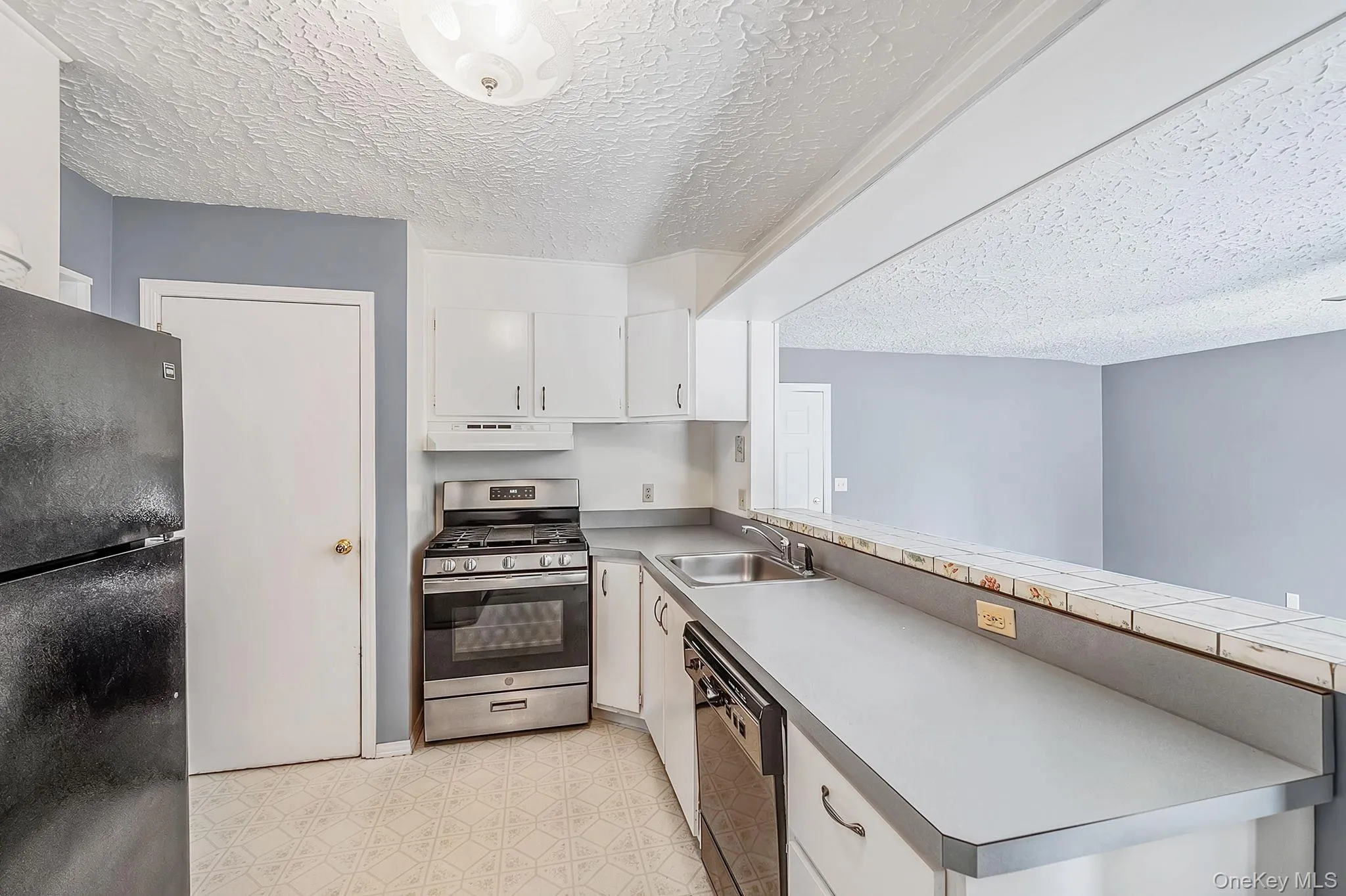 92 Parkhill Avenue, Oyster Bay, NY, 3 Bedrooms Bedrooms, 6 Rooms Rooms,1 BathroomBathrooms,Residential,For Rent,Parkhill,0,1040539 92 Parkhill Avenue, Oyster Bay, NY, 3 Bedrooms Bedrooms, 6 Rooms Rooms,1 BathroomBathrooms,Residential,For Rent,Parkhill,0,1040539