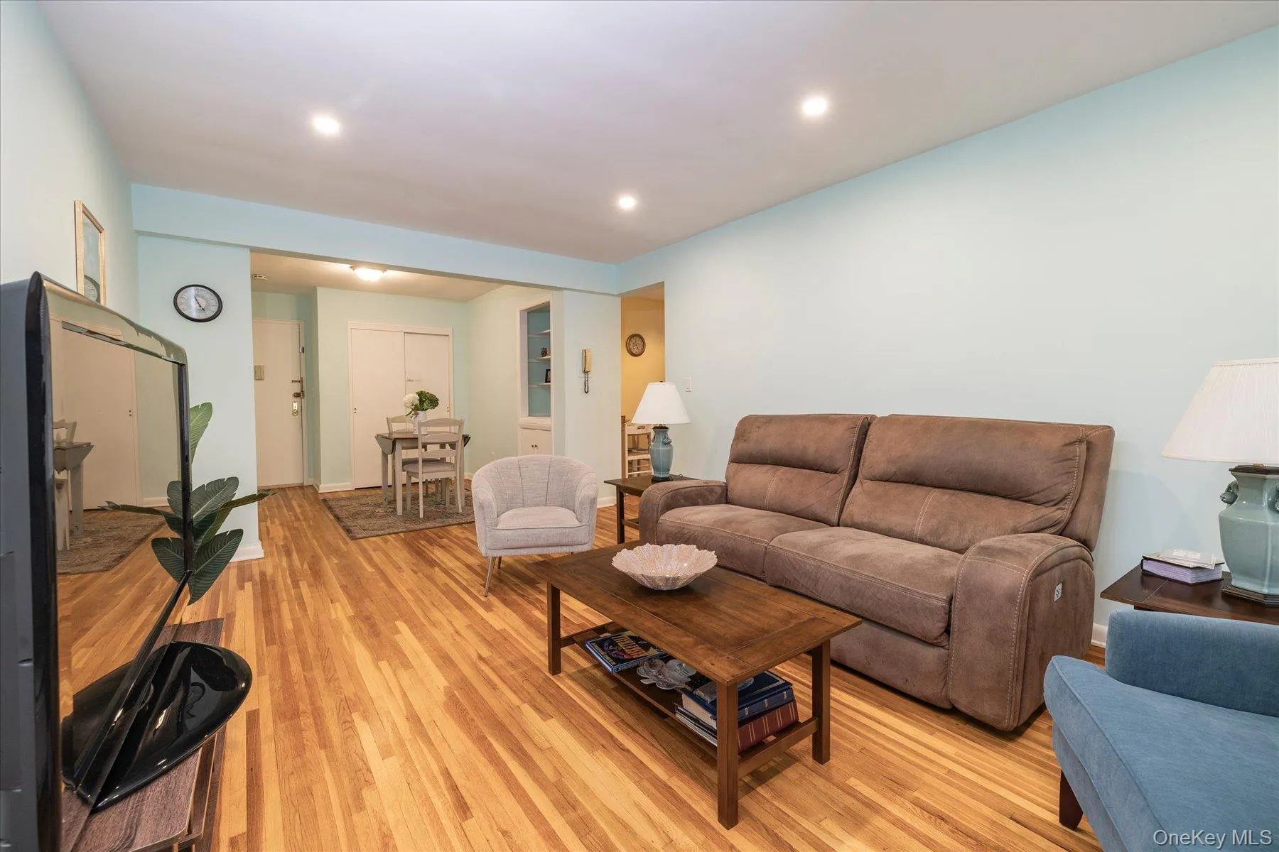 120 Morris Avenue, Hempstead, NY, 1 Bedroom Bedrooms, 4 Rooms Rooms,1 BathroomBathrooms,Residential,For Rent,Morris Avenue,0,1040547 120 Morris Avenue, Hempstead, NY, 1 Bedroom Bedrooms, 4 Rooms Rooms,1 BathroomBathrooms,Residential,For Rent,Morris Avenue,0,1040547
