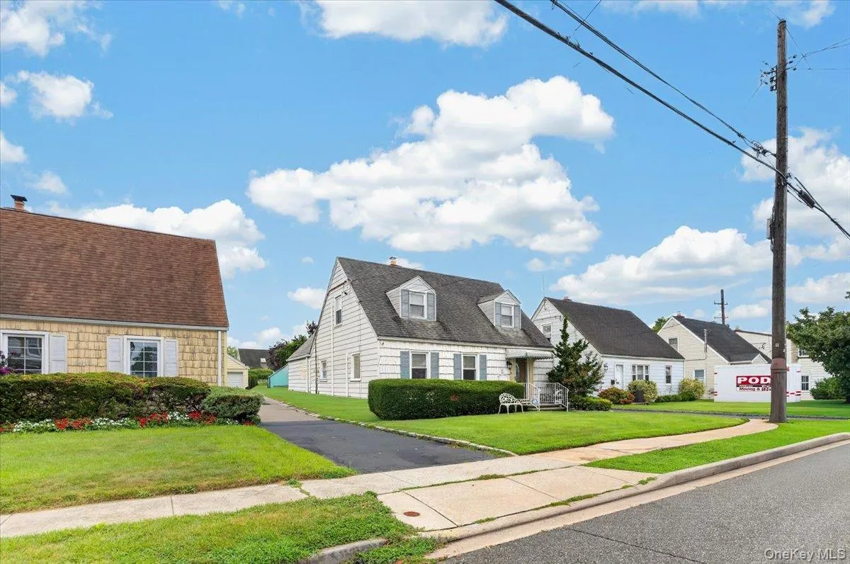 14 Ivy Place, Hempstead, NY, 4 Bedrooms Bedrooms, 7 Rooms Rooms,1 BathroomBathrooms,Residential,For Rent,Ivy,0,1040553 14 Ivy Place, Hempstead, NY, 4 Bedrooms Bedrooms, 7 Rooms Rooms,1 BathroomBathrooms,Residential,For Rent,Ivy,0,1040553
