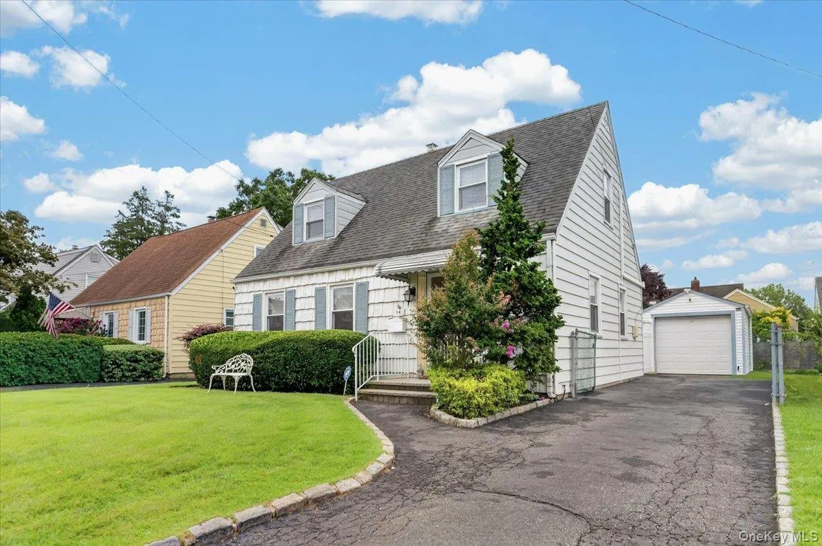 14 Ivy Place, Hempstead, NY, 4 Bedrooms Bedrooms, 7 Rooms Rooms,1 BathroomBathrooms,Residential,For Rent,Ivy,0,1040553 14 Ivy Place, Hempstead, NY, 4 Bedrooms Bedrooms, 7 Rooms Rooms,1 BathroomBathrooms,Residential,For Rent,Ivy,0,1040553