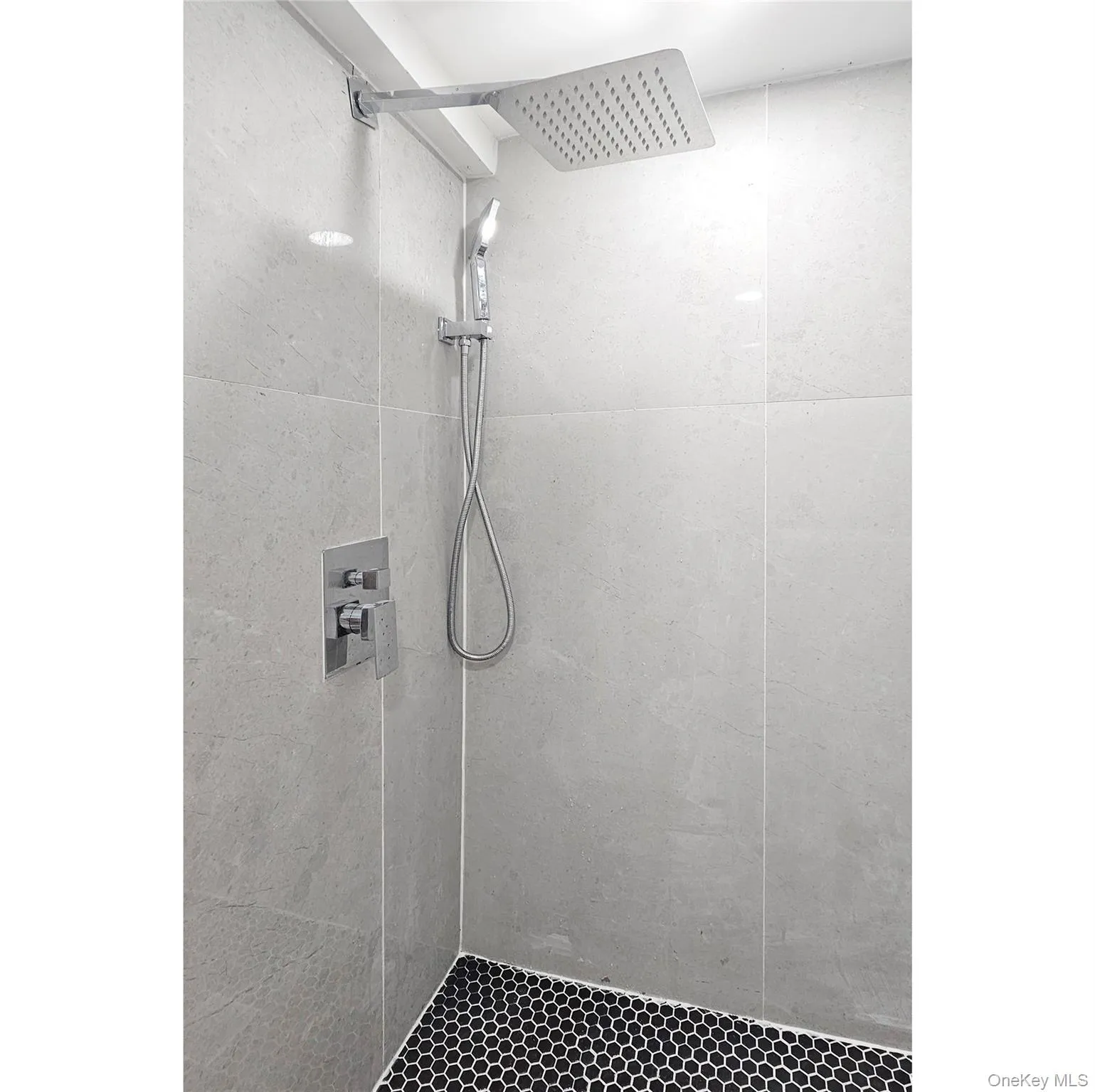 15403 118th Avenue, New York, NY, 3 Bedrooms Bedrooms, 5 Rooms Rooms,2 BathroomsBathrooms,Residential,For Rent,118th,0,1040555 15403 118th Avenue, New York, NY, 3 Bedrooms Bedrooms, 5 Rooms Rooms,2 BathroomsBathrooms,Residential,For Rent,118th,0,1040555