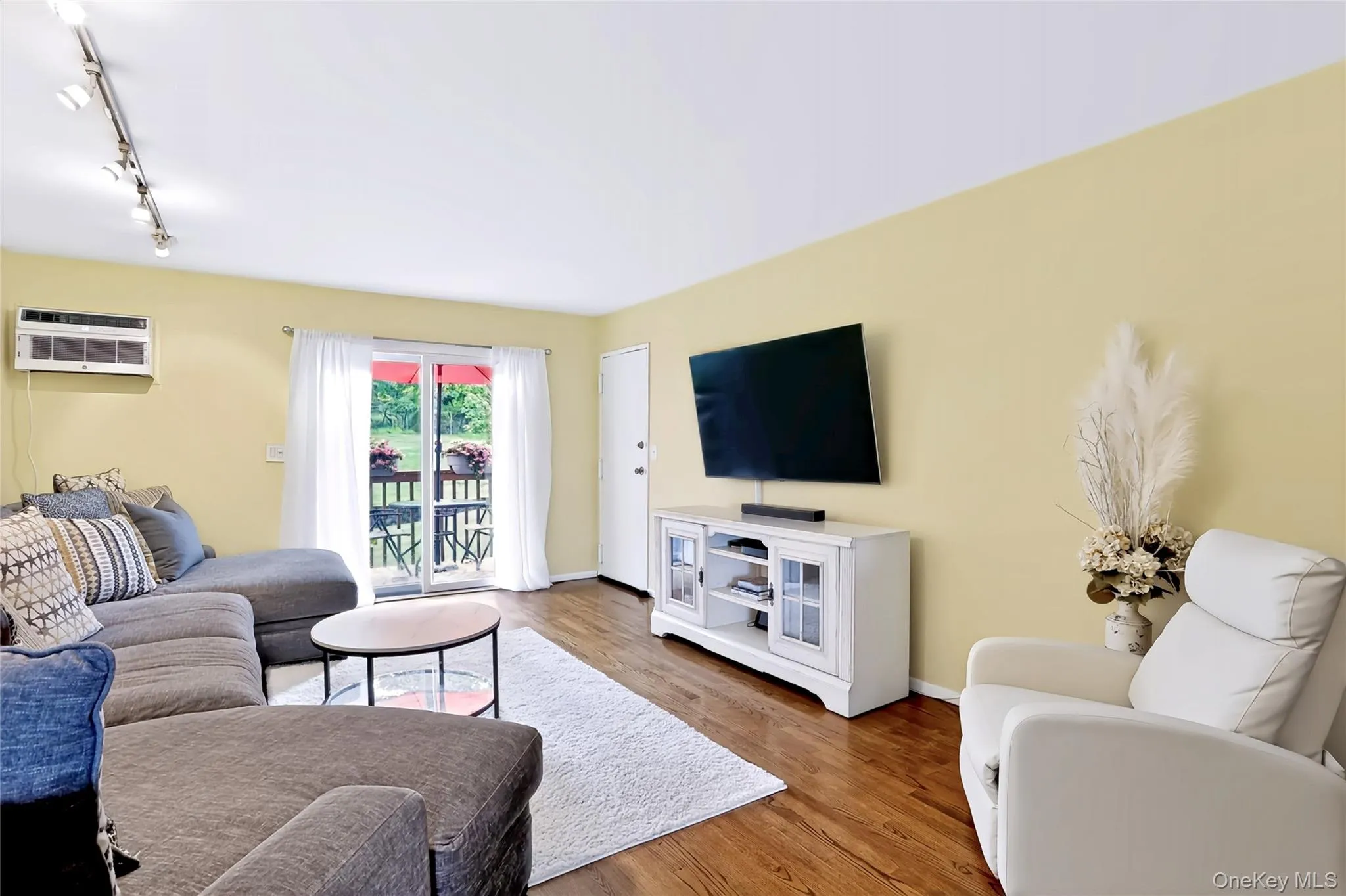 14 Crescent Drive, Haverstraw, NY, 2 Bedrooms Bedrooms, 4 Rooms Rooms,2 BathroomsBathrooms,Residential,For Rent,Crescent,0,1040566 14 Crescent Drive, Haverstraw, NY, 2 Bedrooms Bedrooms, 4 Rooms Rooms,2 BathroomsBathrooms,Residential,For Rent,Crescent,0,1040566