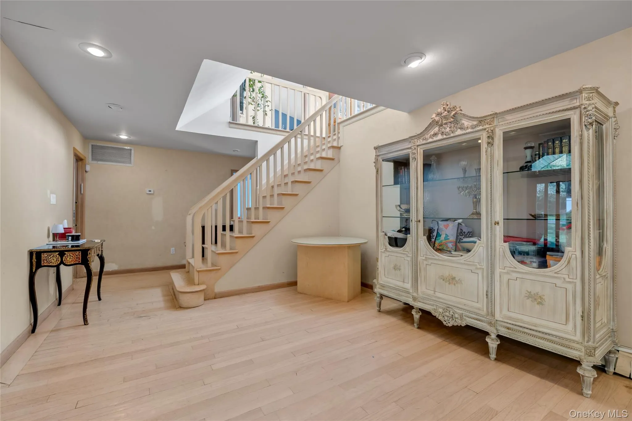 120 Gristmill Lane, North Hempstead, NY, 5 Bedrooms Bedrooms, 11 Rooms Rooms,5 BathroomsBathrooms,Residential,For Rent,Gristmill,0,1040567 120 Gristmill Lane, North Hempstead, NY, 5 Bedrooms Bedrooms, 11 Rooms Rooms,5 BathroomsBathrooms,Residential,For Rent,Gristmill,0,1040567