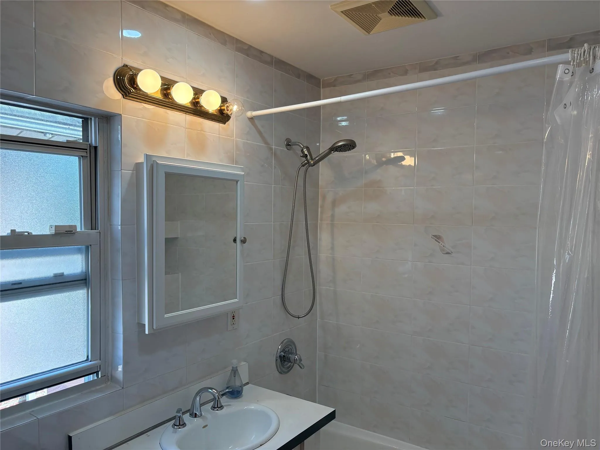 5115 Bowne Street, New York, NY, 3 Bedrooms Bedrooms, 6 Rooms Rooms,1 BathroomBathrooms,Residential Lease,For Rent,Bowne,0,1040577 5115 Bowne Street, New York, NY, 3 Bedrooms Bedrooms, 6 Rooms Rooms,1 BathroomBathrooms,Residential Lease,For Rent,Bowne,0,1040577