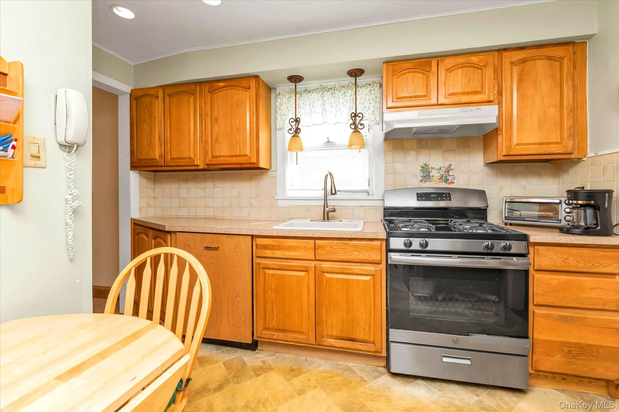 265 Schenck Avenue, North Hempstead, NY, 3 Bedrooms Bedrooms, 7 Rooms Rooms,1 BathroomBathrooms,Residential,For Rent,Schenck,0,1040588 265 Schenck Avenue, North Hempstead, NY, 3 Bedrooms Bedrooms, 7 Rooms Rooms,1 BathroomBathrooms,Residential,For Rent,Schenck,0,1040588