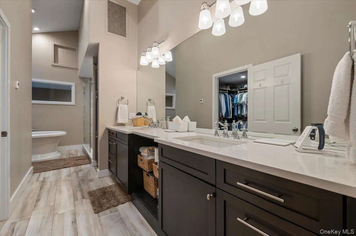 9 Sorgi Court, Oyster Bay, NY, 4 Bedrooms Bedrooms, 8 Rooms Rooms,3 BathroomsBathrooms,Residential,For Rent,Sorgi,0,1040603 9 Sorgi Court, Oyster Bay, NY, 4 Bedrooms Bedrooms, 8 Rooms Rooms,3 BathroomsBathrooms,Residential,For Rent,Sorgi,0,1040603