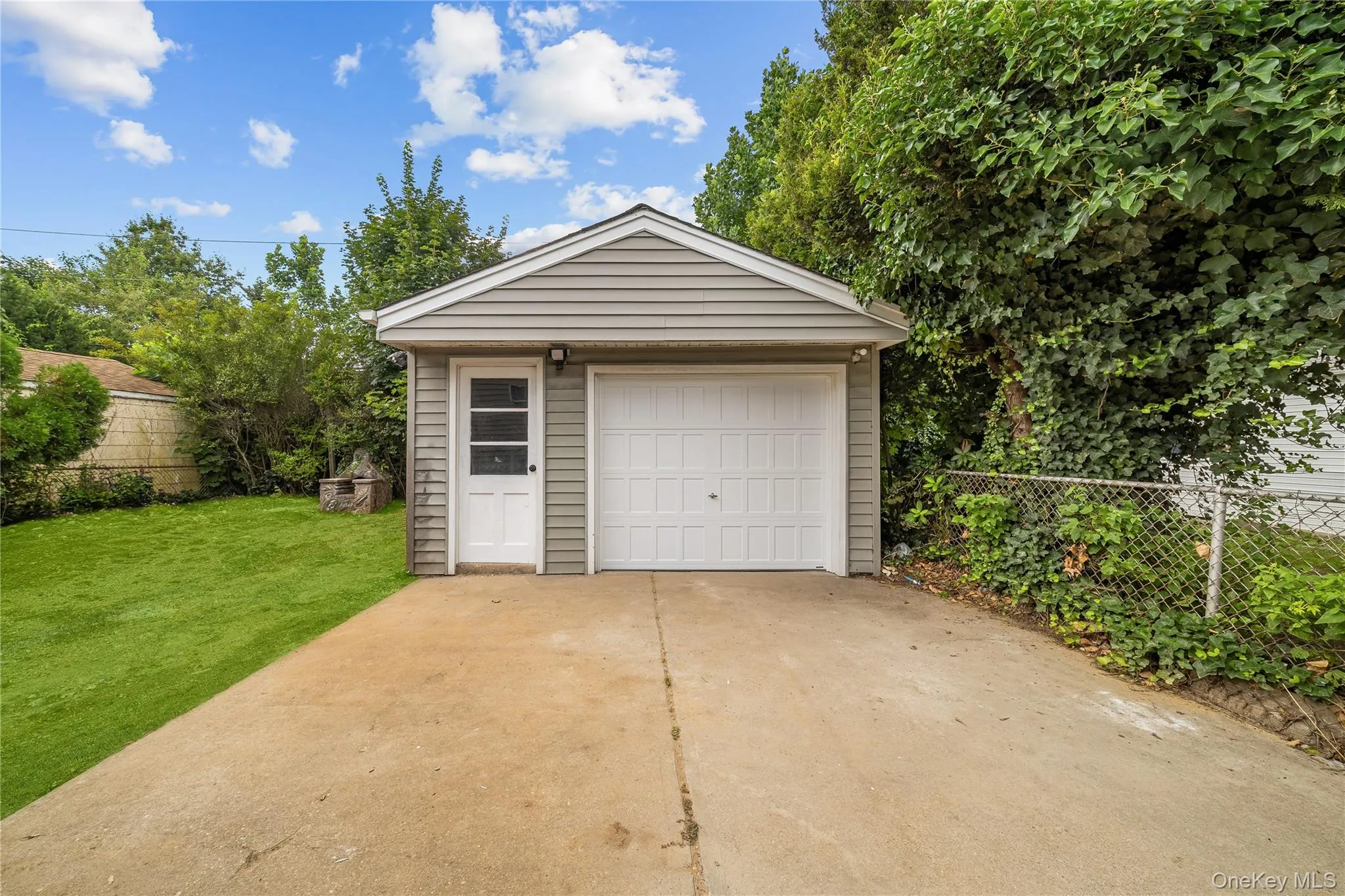 370 Locust Avenue, Hempstead, NY, 4 Bedrooms Bedrooms, 9 Rooms Rooms,2 BathroomsBathrooms,Residential,For Rent,Locust,0,1040608 370 Locust Avenue, Hempstead, NY, 4 Bedrooms Bedrooms, 9 Rooms Rooms,2 BathroomsBathrooms,Residential,For Rent,Locust,0,1040608