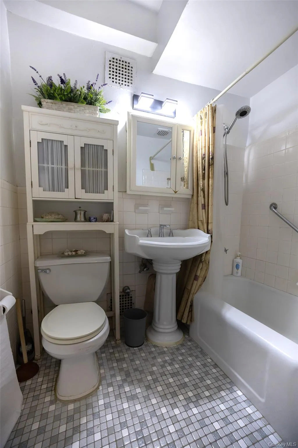 99-40 63rd Road, New York, NY, 3 Bedrooms Bedrooms, 7 Rooms Rooms,1 BathroomBathrooms,Residential,For Rent,63rd,0,1040623 99-40 63rd Road, New York, NY, 3 Bedrooms Bedrooms, 7 Rooms Rooms,1 BathroomBathrooms,Residential,For Rent,63rd,0,1040623