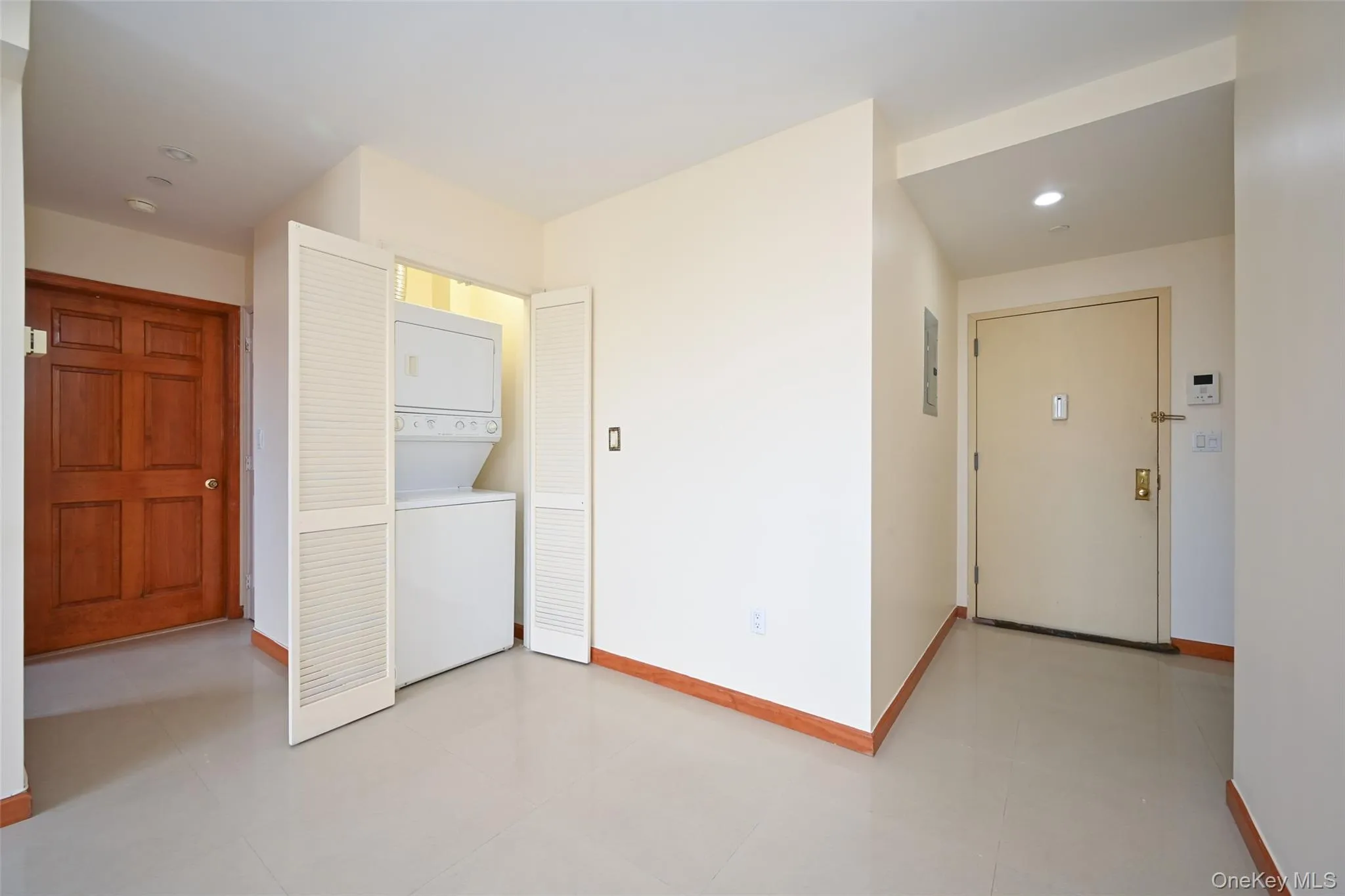 64-63 Austin Street, New York, NY, 1 Bedroom Bedrooms, 4 Rooms Rooms,1 BathroomBathrooms,Residential,For Rent,Austin Street,0,1040627 64-63 Austin Street, New York, NY, 1 Bedroom Bedrooms, 4 Rooms Rooms,1 BathroomBathrooms,Residential,For Rent,Austin Street,0,1040627