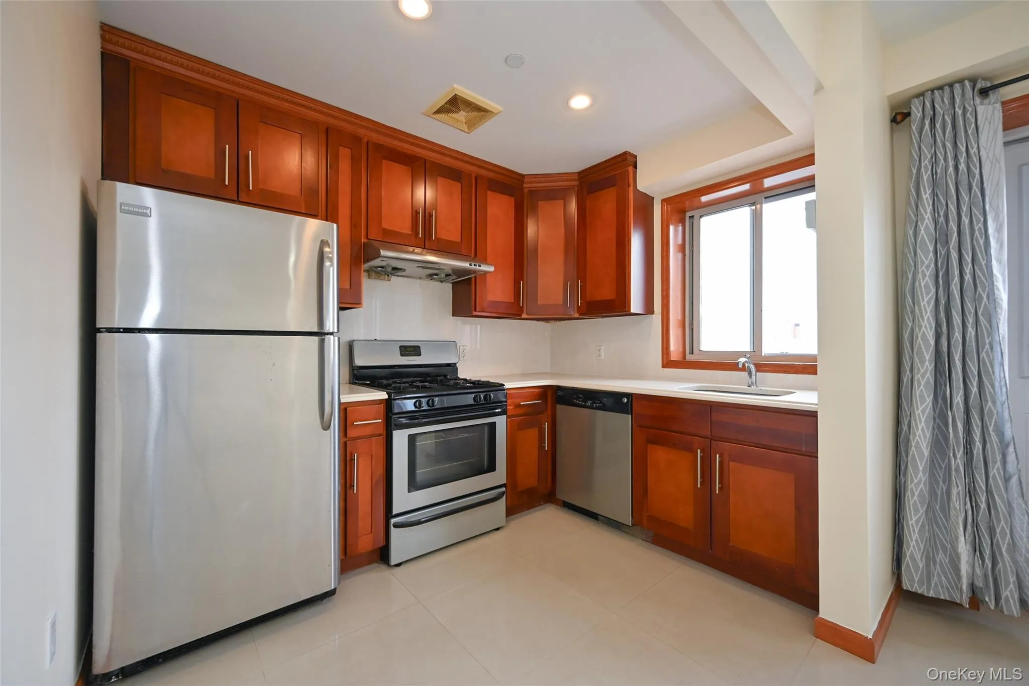 64-63 Austin Street, New York, NY, 1 Bedroom Bedrooms, 4 Rooms Rooms,1 BathroomBathrooms,Residential,For Rent,Austin Street,0,1040627 64-63 Austin Street, New York, NY, 1 Bedroom Bedrooms, 4 Rooms Rooms,1 BathroomBathrooms,Residential,For Rent,Austin Street,0,1040627