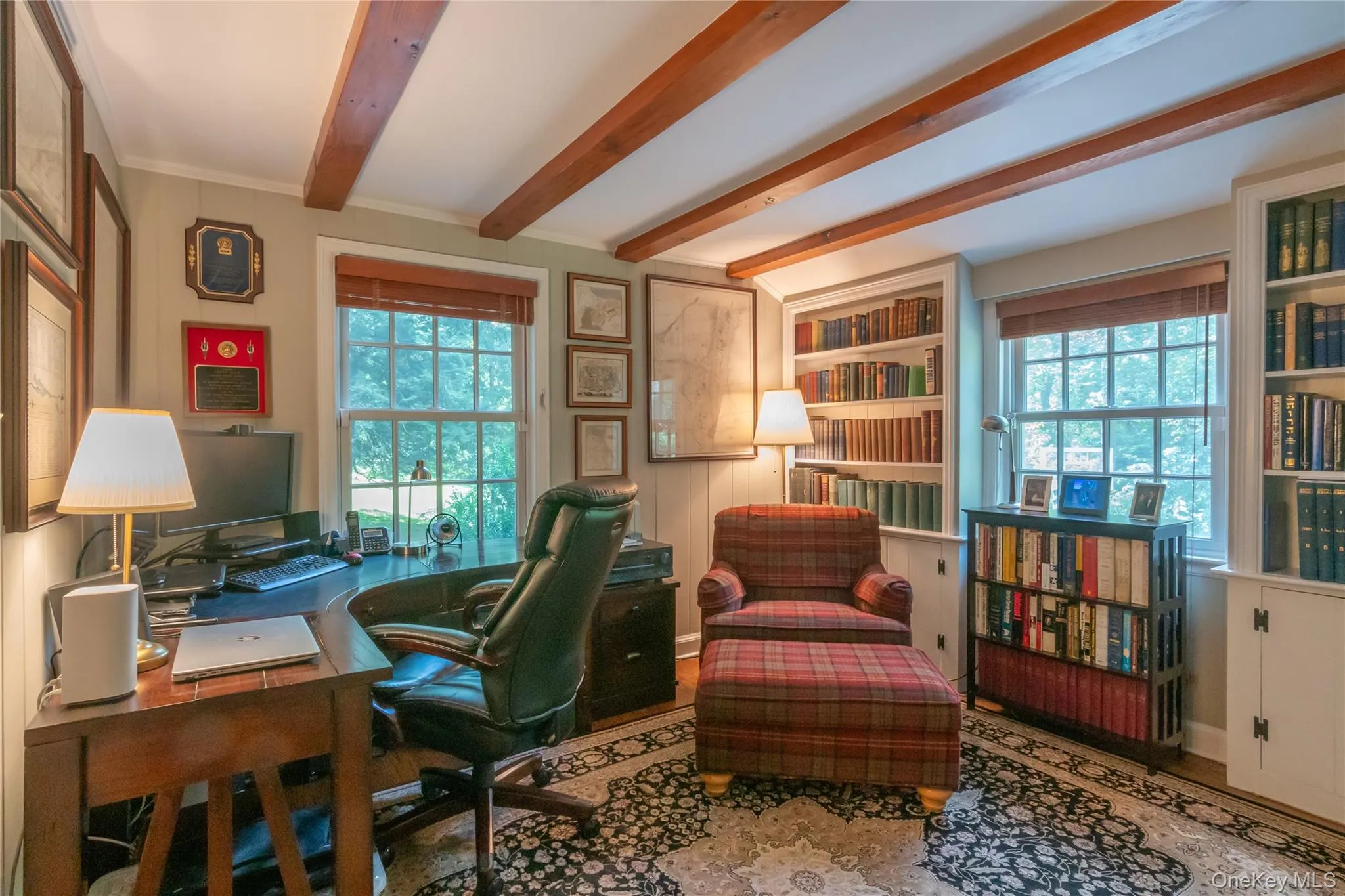 Or Office with Built-ins and Beamed Ceiling Or Office with Built-ins and Beamed Ceiling