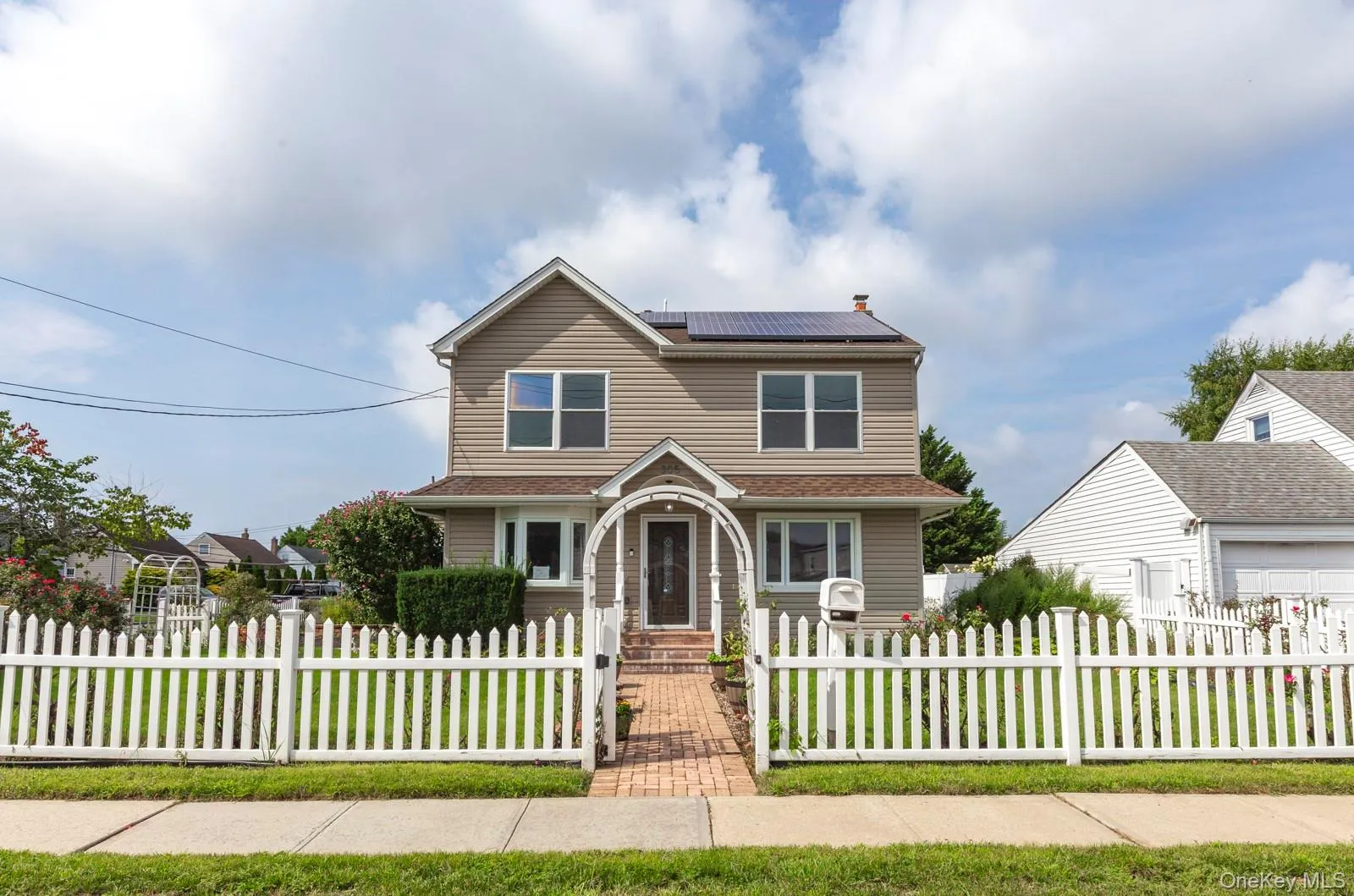 305 Strong Avenue, Babylon, NY, 4 Bedrooms Bedrooms, 10 Rooms Rooms,2 BathroomsBathrooms,Residential,For Rent,Strong,0,1040630 305 Strong Avenue, Babylon, NY, 4 Bedrooms Bedrooms, 10 Rooms Rooms,2 BathroomsBathrooms,Residential,For Rent,Strong,0,1040630