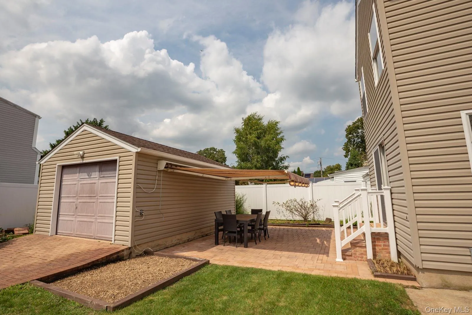 305 Strong Avenue, Babylon, NY, 4 Bedrooms Bedrooms, 10 Rooms Rooms,2 BathroomsBathrooms,Residential,For Rent,Strong,0,1040630 305 Strong Avenue, Babylon, NY, 4 Bedrooms Bedrooms, 10 Rooms Rooms,2 BathroomsBathrooms,Residential,For Rent,Strong,0,1040630