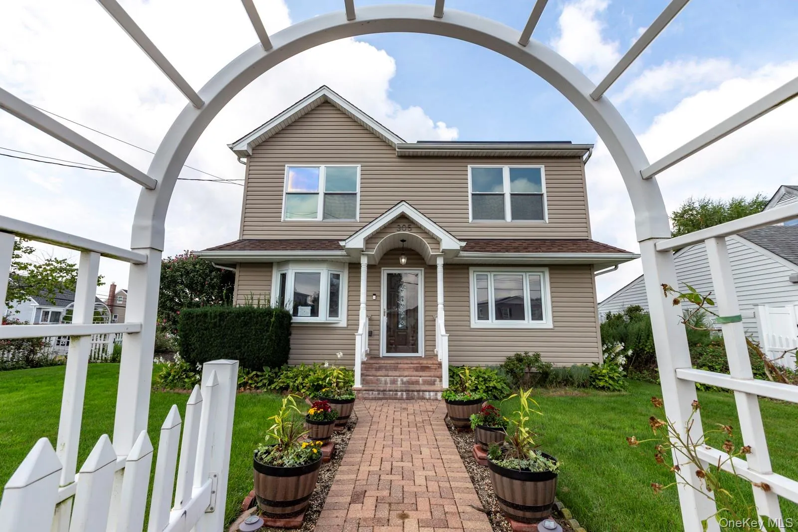 305 Strong Avenue, Babylon, NY, 4 Bedrooms Bedrooms, 10 Rooms Rooms,2 BathroomsBathrooms,Residential,For Rent,Strong,0,1040630 305 Strong Avenue, Babylon, NY, 4 Bedrooms Bedrooms, 10 Rooms Rooms,2 BathroomsBathrooms,Residential,For Rent,Strong,0,1040630